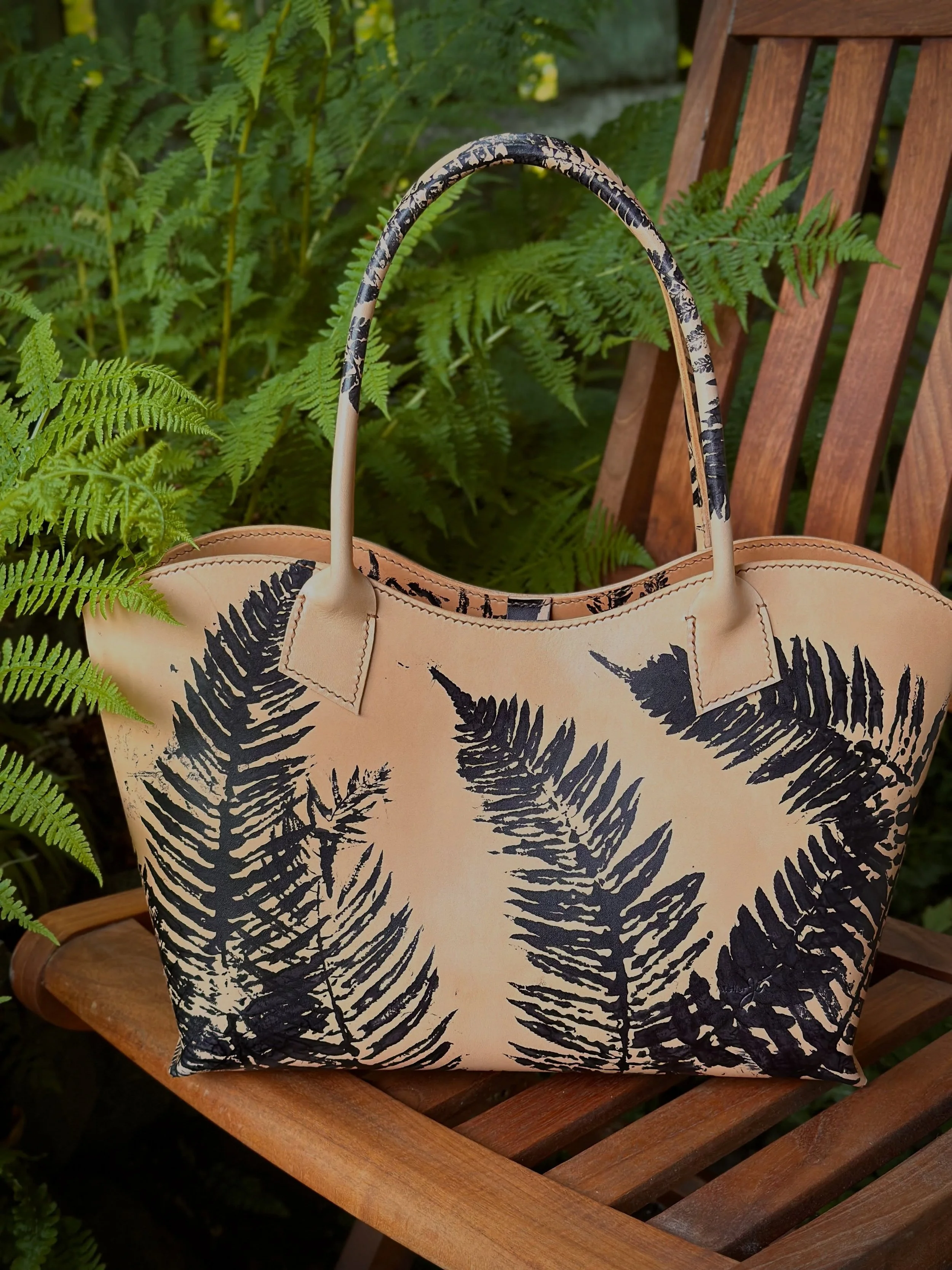 Every part of this original masterpiece has been adorned with fern impressions.  The Wild Fern Bag was created using black leather dyes and natural Buttero vegetable tanned leather.  The surface has been treated with resolene as a sealant.
Such an el