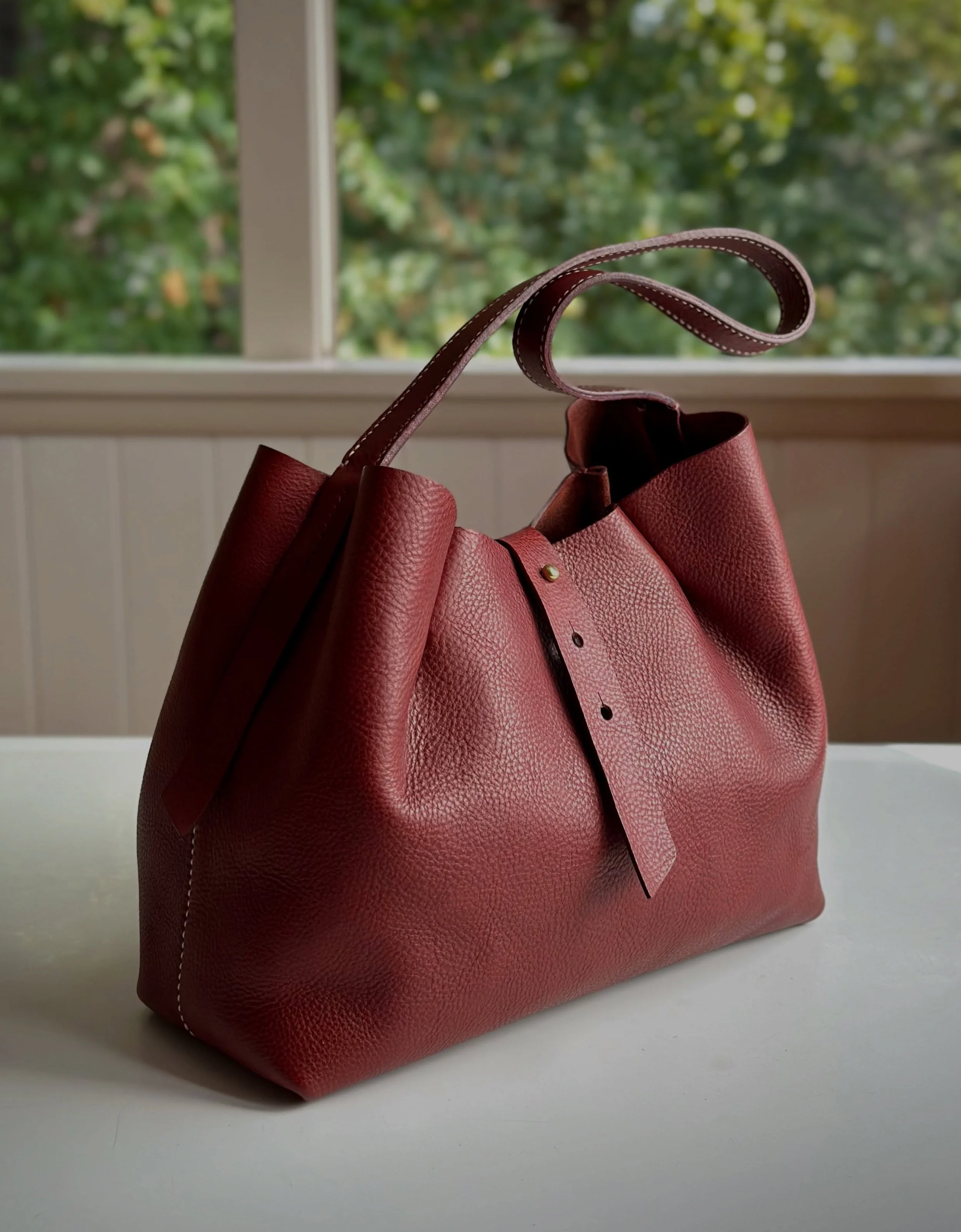 This past weekend was such a joy sharing my work with so many new people @bellevueartsmuseum and of course, the absolute best is making new artist friends as well. 
I met more fellow leather lovers and bag makers at this show also!  It feels like the