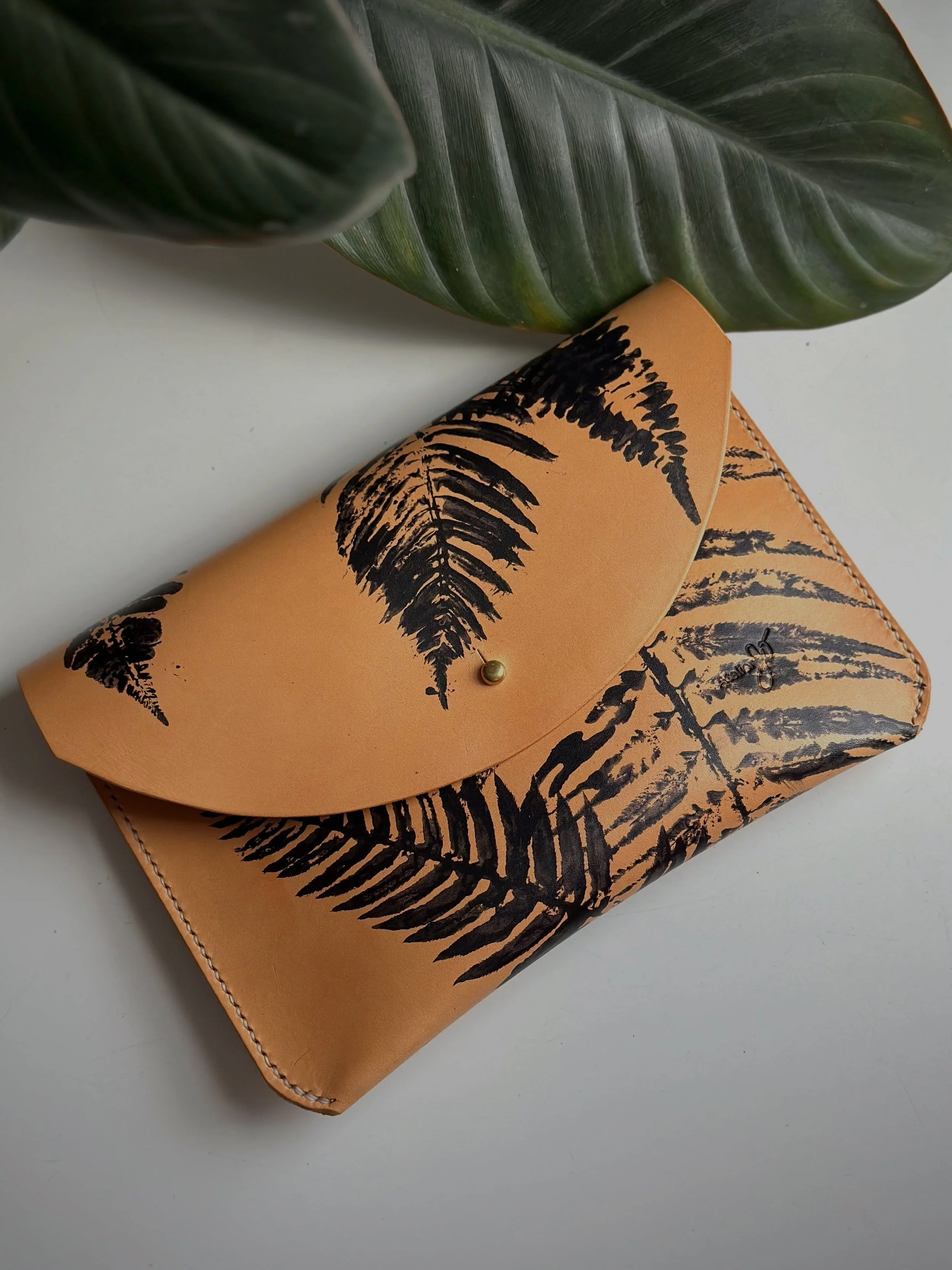 A sweet Fern Pouch is soon to be heading to Steamboat Springs, CO for Art in The Park, this coming weekend. ☀️. 
Swipe to see my backyard set up! So satisfying to see months of work all together.  Also feeling very thankful and so blessed when I take