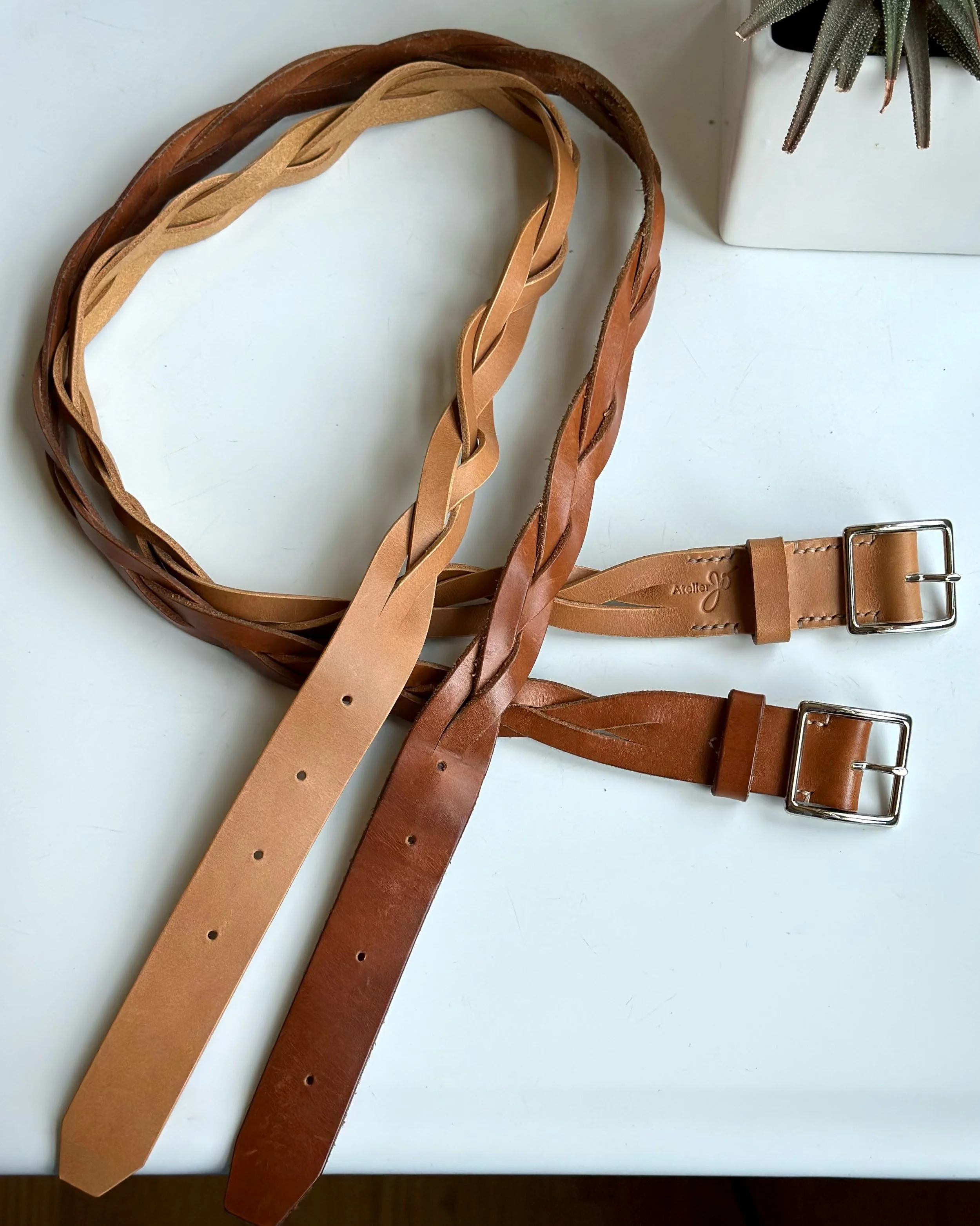 Same leather, two years apart. ☀️
This is such a lovely patina with Walpier Tannery&rsquo;s Buttero in Camel Tan.  Swipe to see another view and also an Artist&rsquo;s Tote in this same leather, destined to become shinier and darker, truly even more 