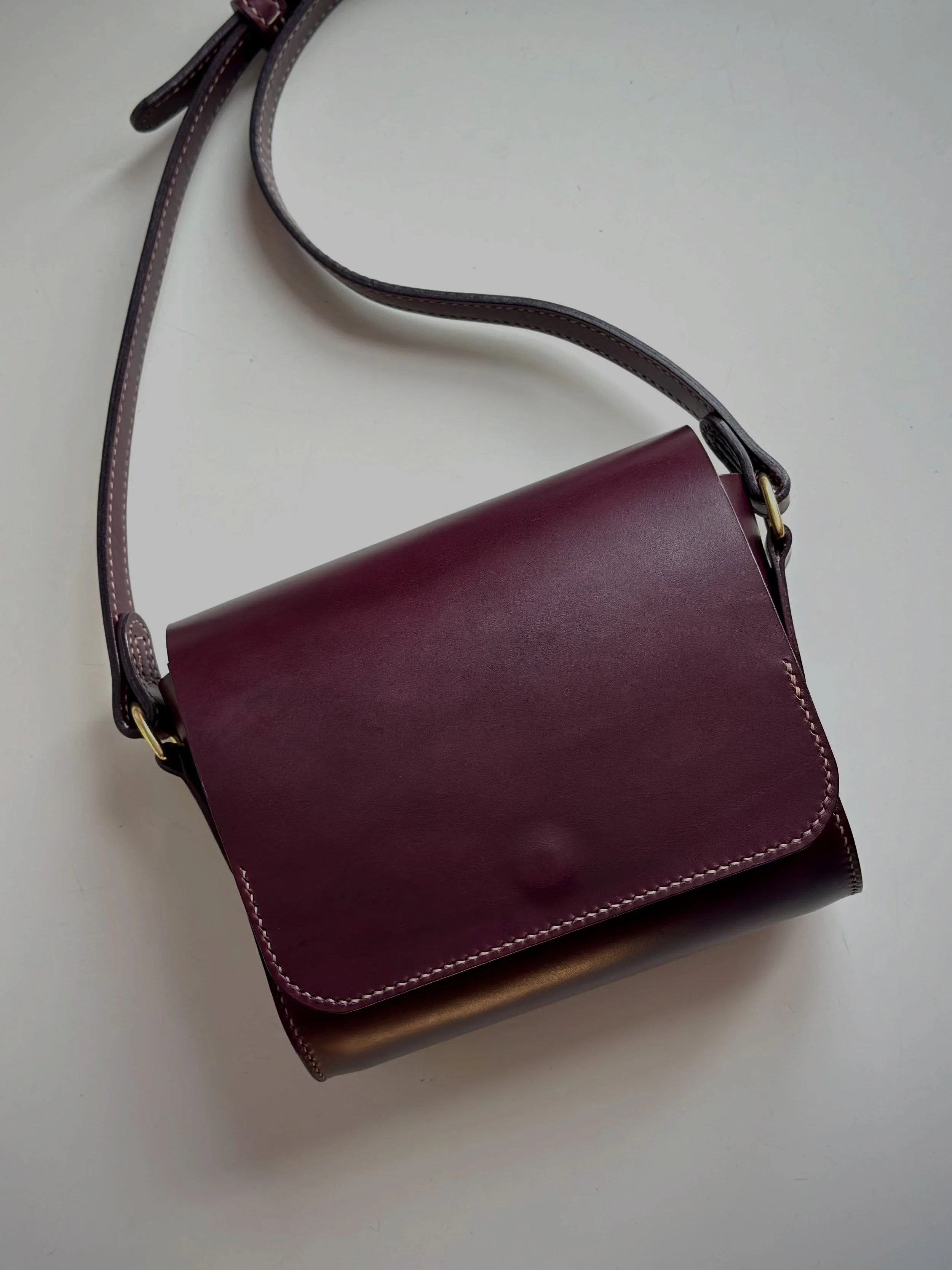 In love with Violet Buttero. 😍. A sweet custom Barrel Bag is on its way to a wonderful collector. 
This is only the second time I&rsquo;ve made this design, which is a pattern by @craftsmangus. 🔥
Leather from @rmleathersupply by the Walpier tannery
