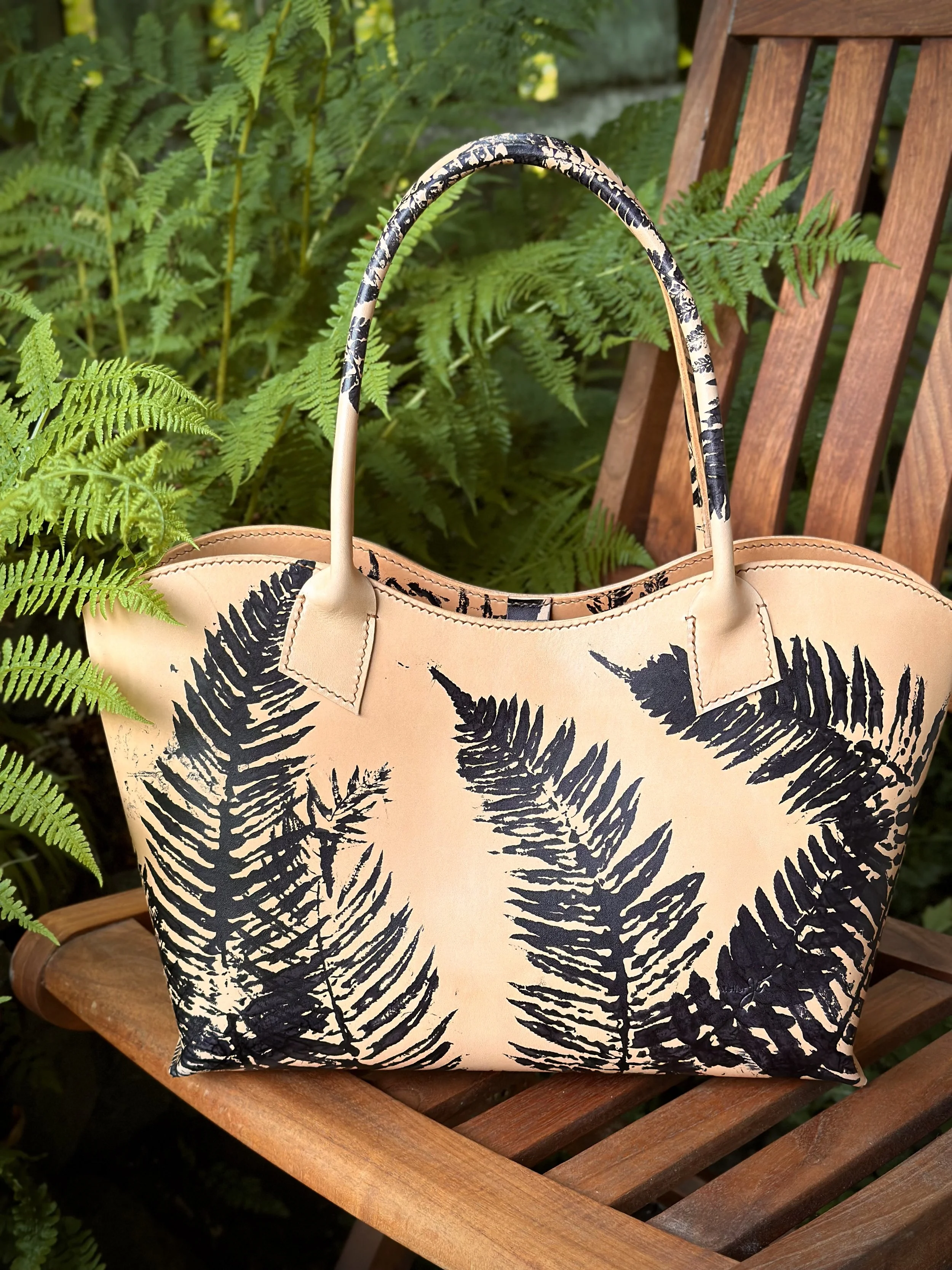 fernbagcurvedgardenfront.jpg