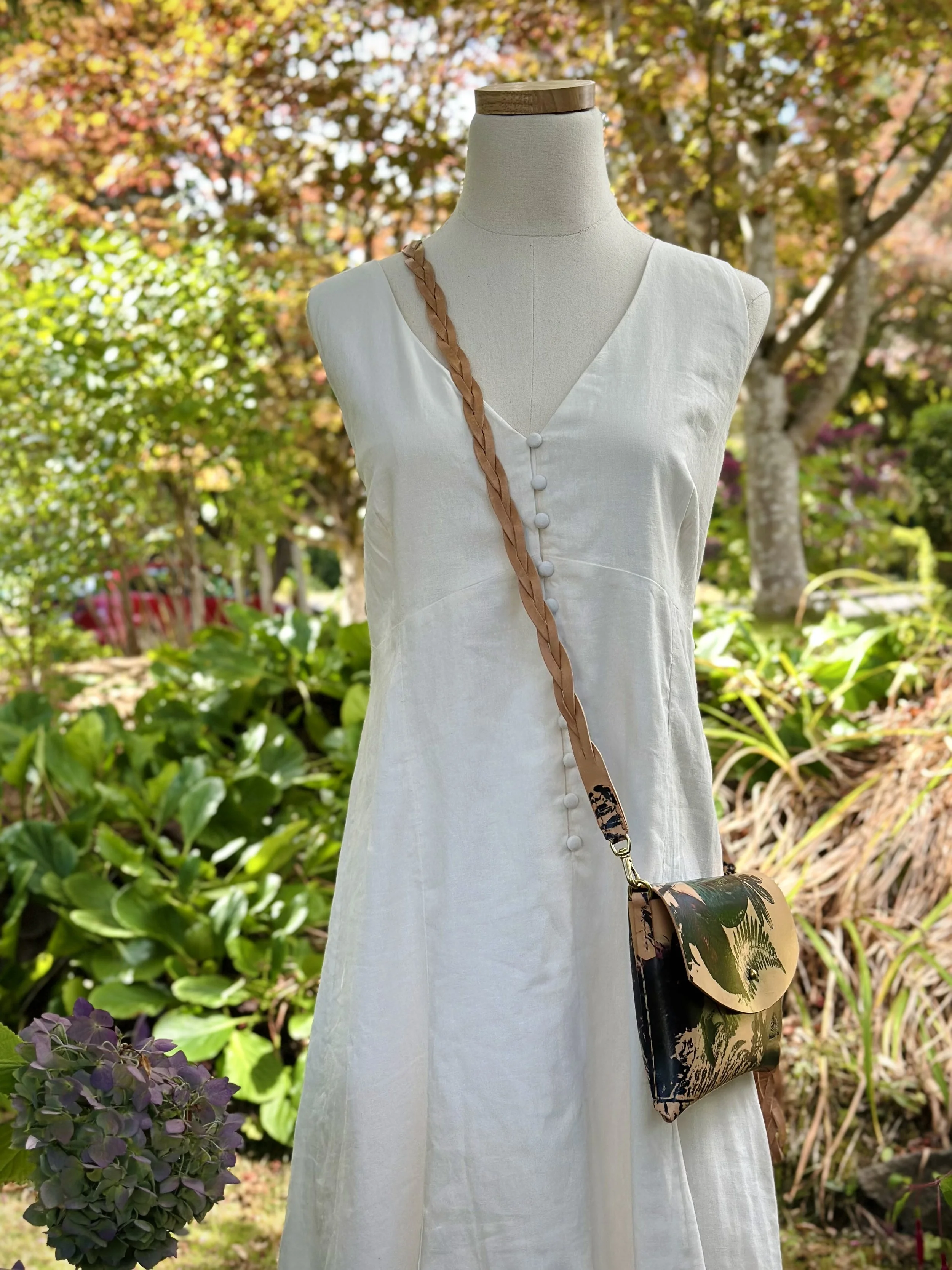 gardenclutchoutdoorfrontmodelview.jpg