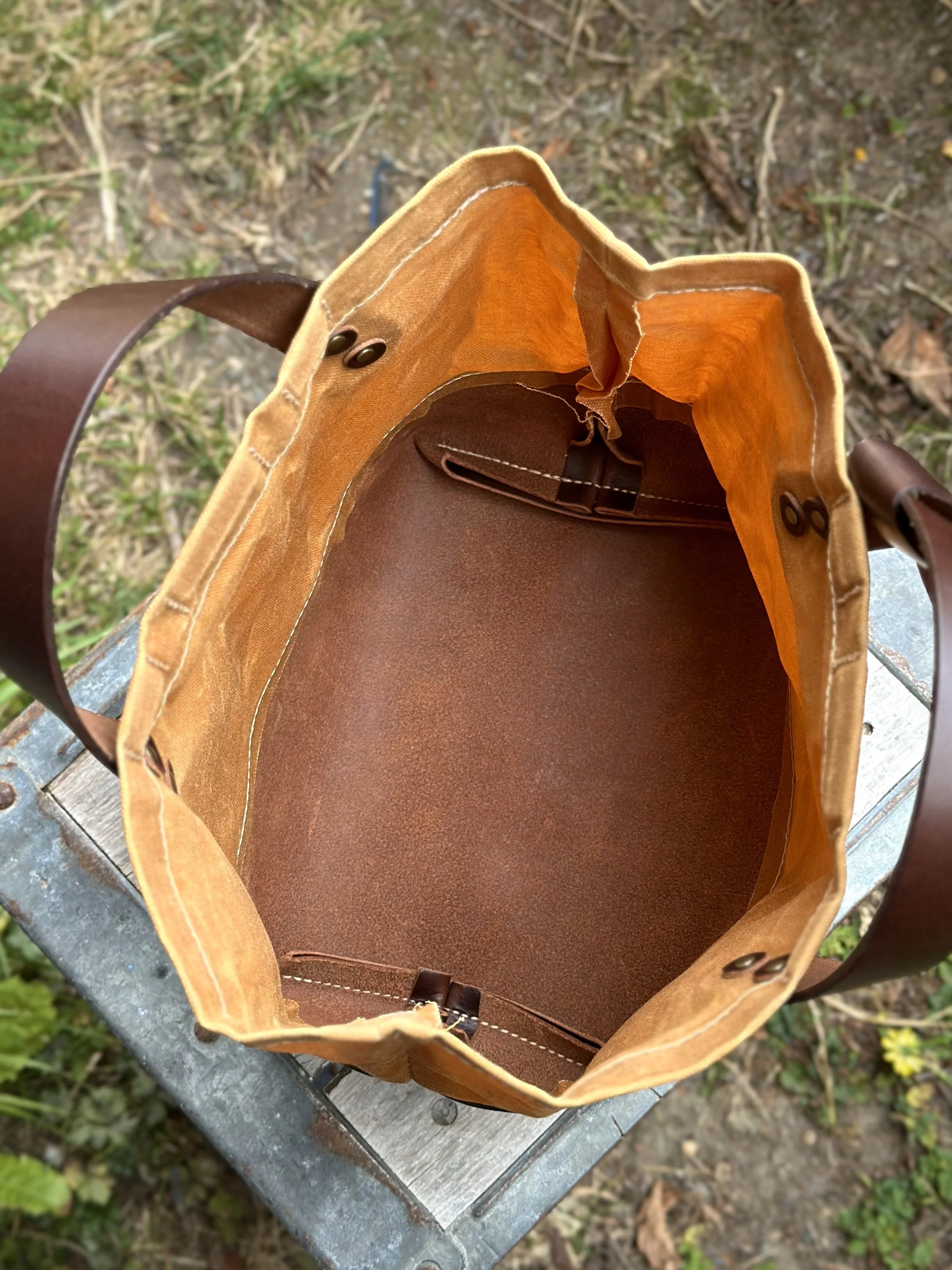 waxedcanvastotetaninsidetopview.jpg