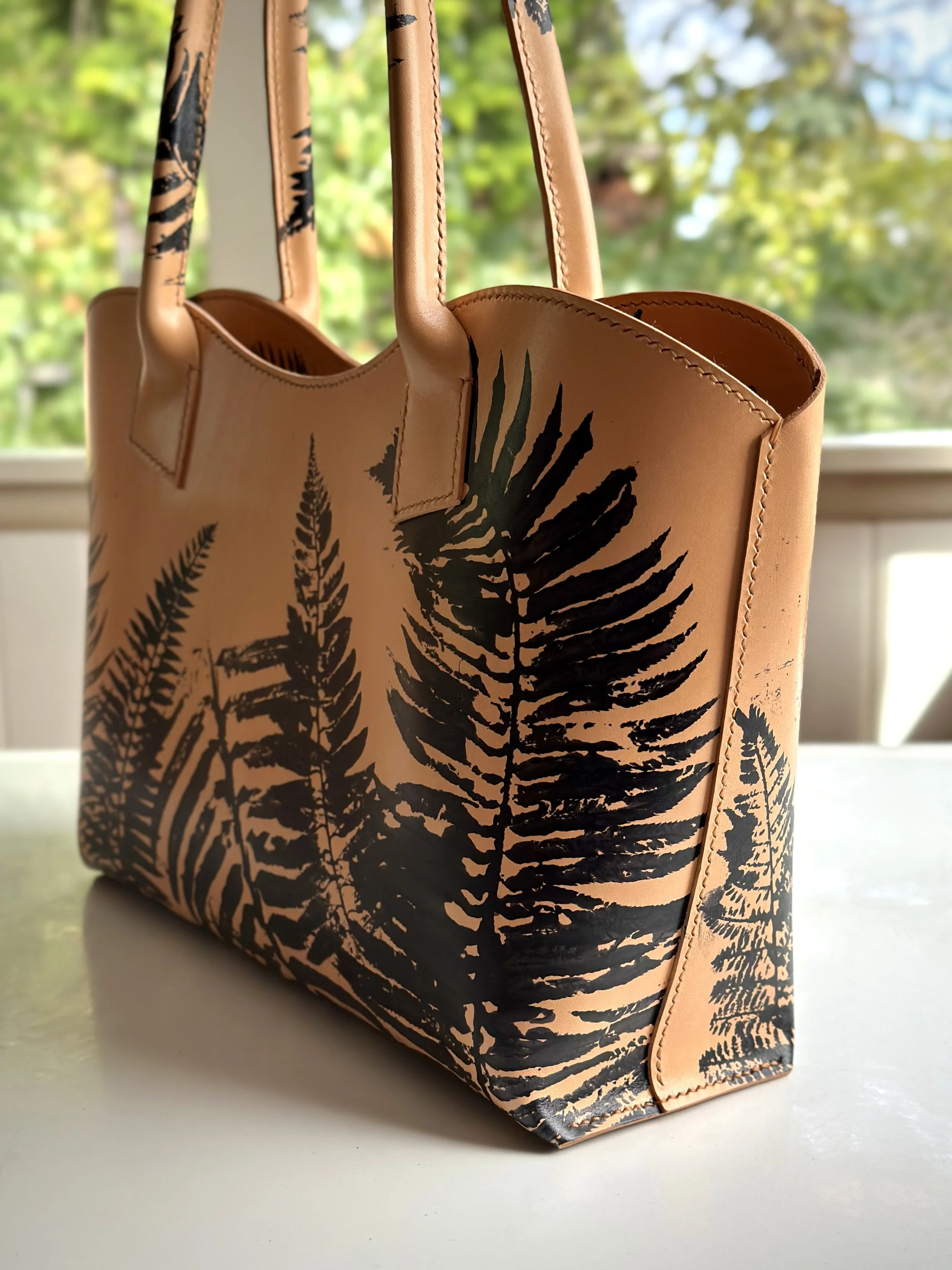 fernbagcurvedsideviewdetail.jpg