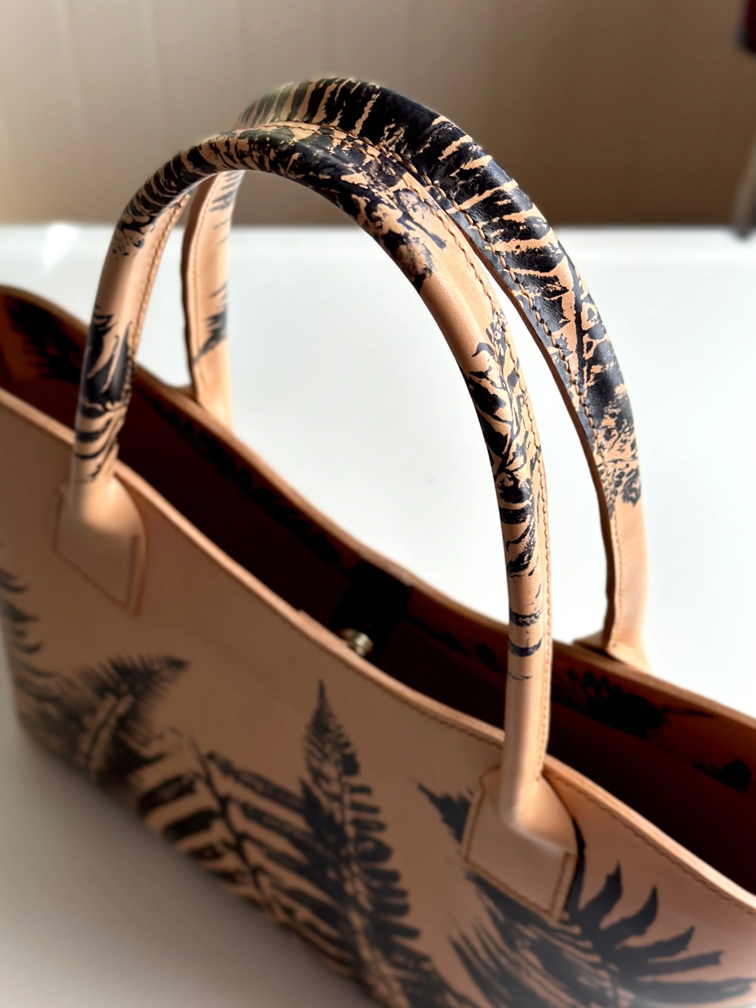 fernbagcurvedhandleviewclose.jpg