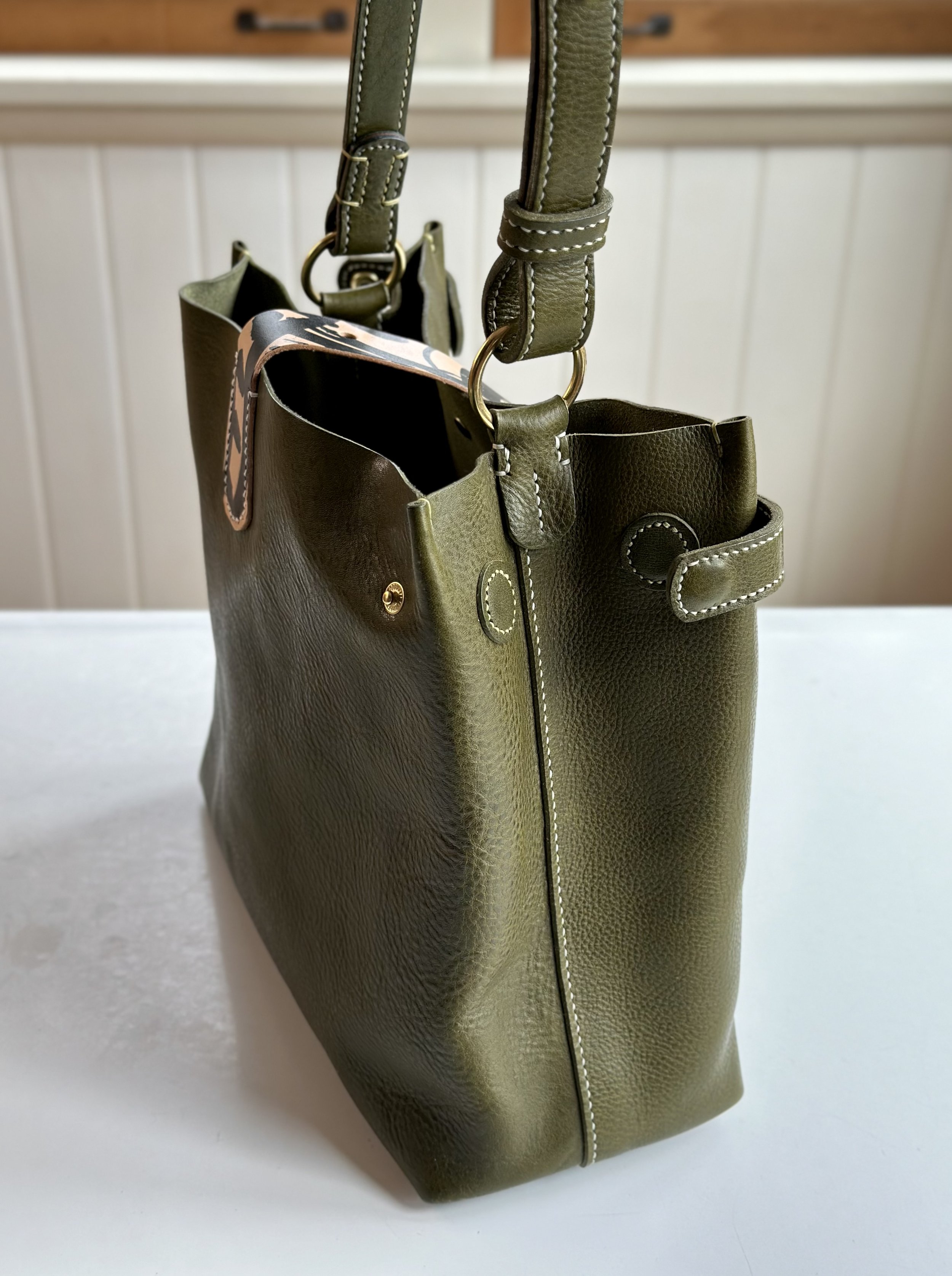 olivejackiesidemagnetdetail.jpg