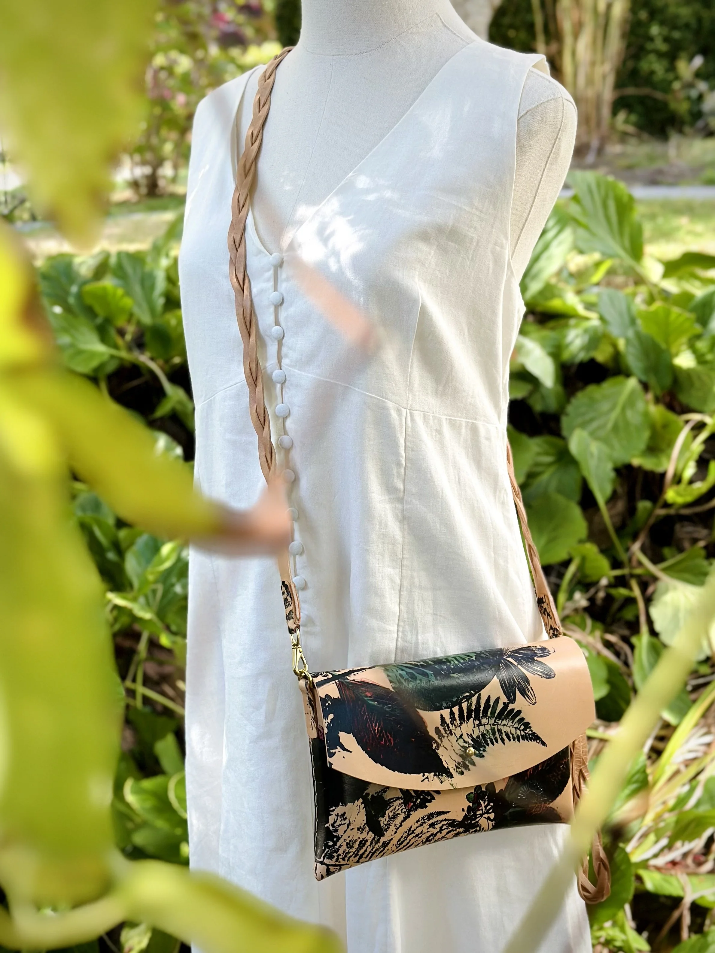 gardenclutchfoilagemodel.jpg
