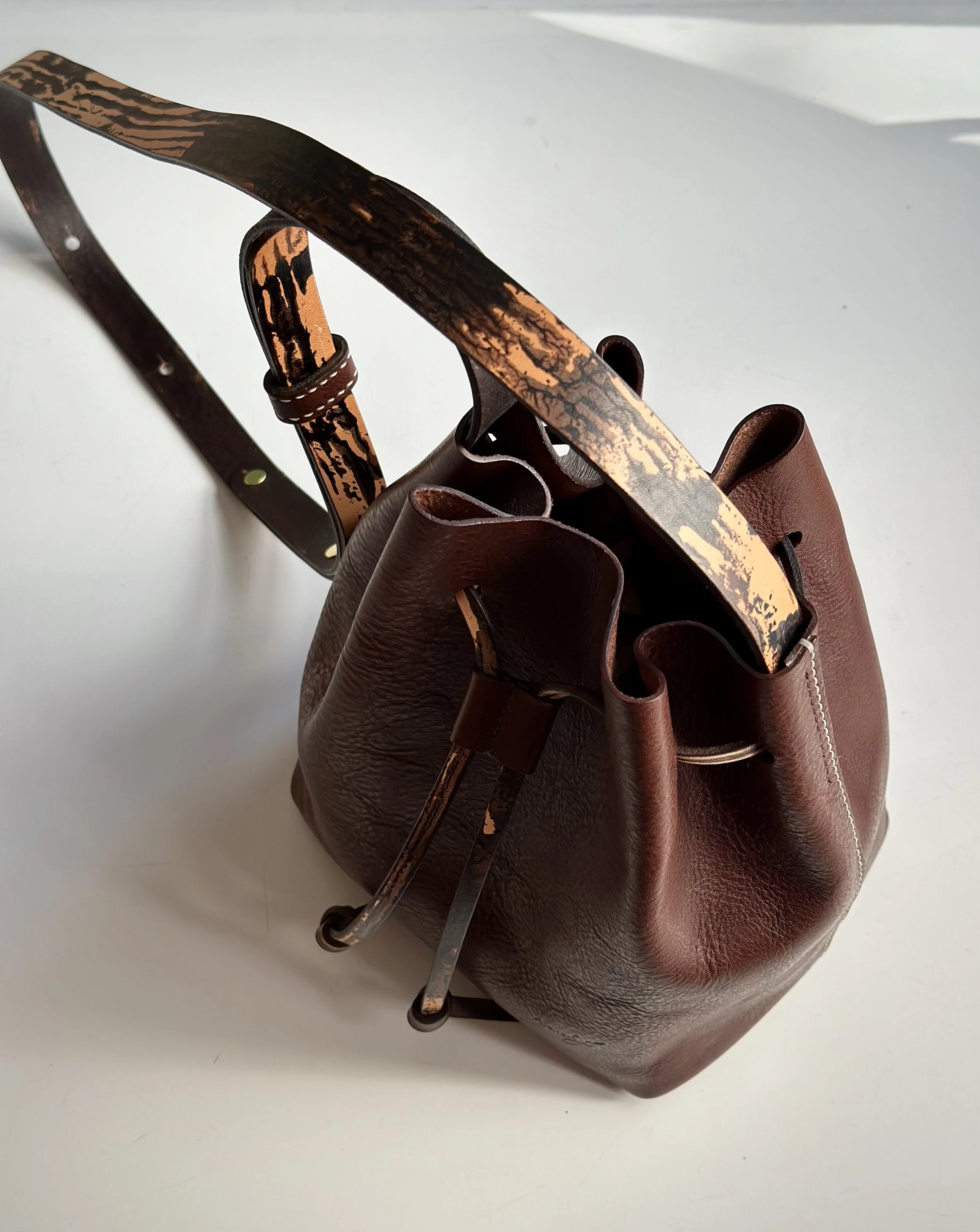 darkbrownbuckettopviewstrap.jpg