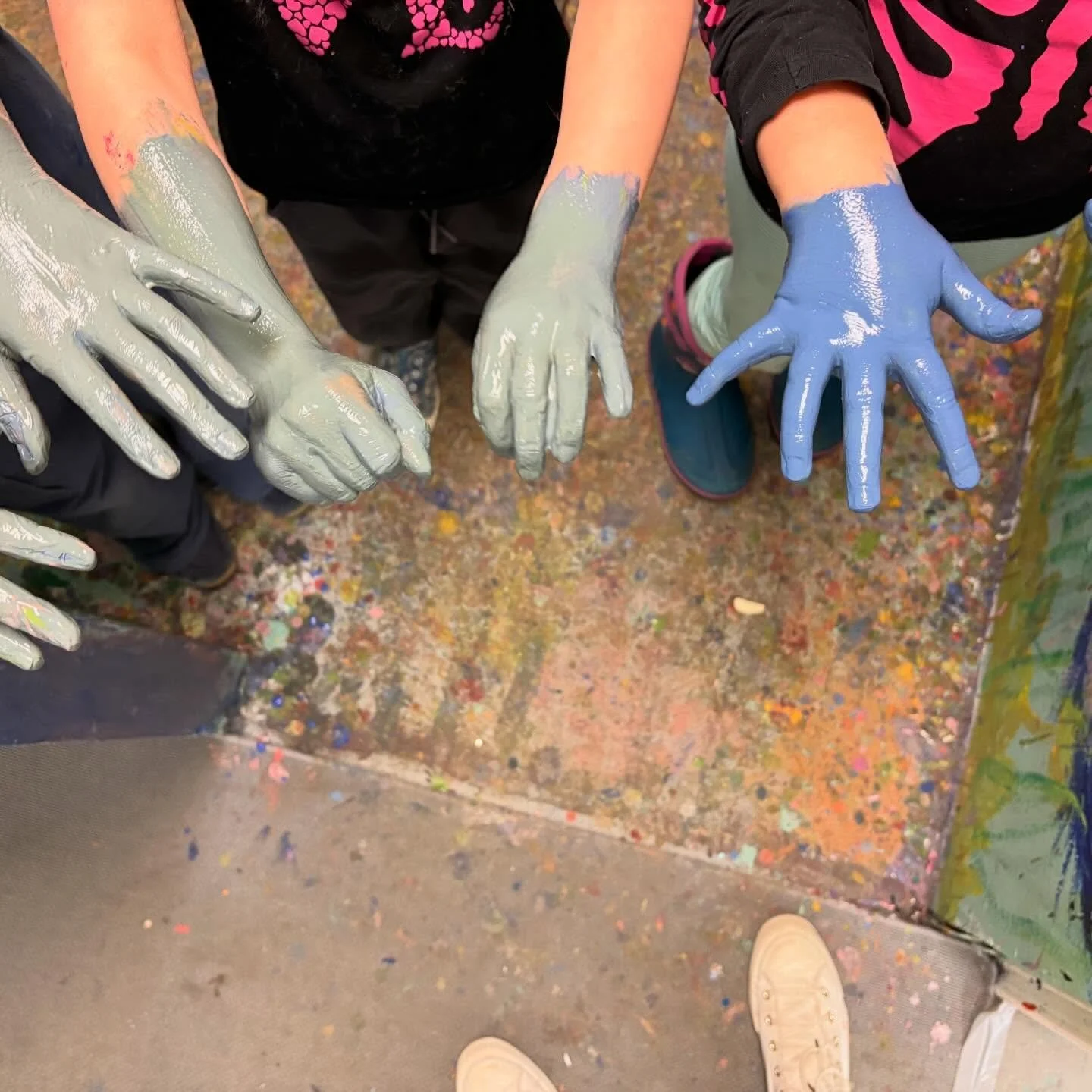 Scenes from subbing for art and theatre club yesterday!  @creativitywithcourtney is the best teacher which you can definitely tell when you are a sub! The kids helped clean, made me laugh, and treated each other with respect and kindness. And one awe