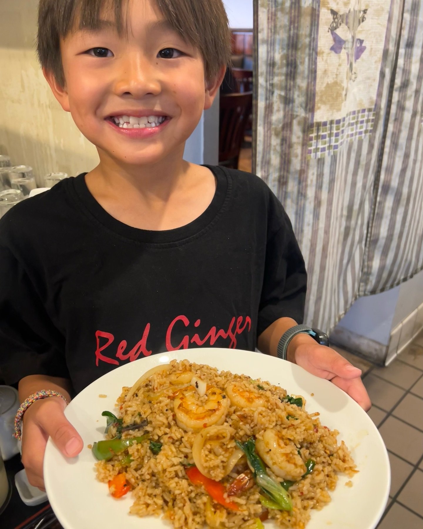 Red Ginger little helper 🥺 - Spicy Fried Rice Shrimp is ready to be served to y&rsquo;all!
&bull;
&bull;
&bull;
#thaicuisine #thaifood #thaifoodie #thaifoodstagram #thairestaurant #thaifoodlover #woodlandhillsca #redgingersushithai