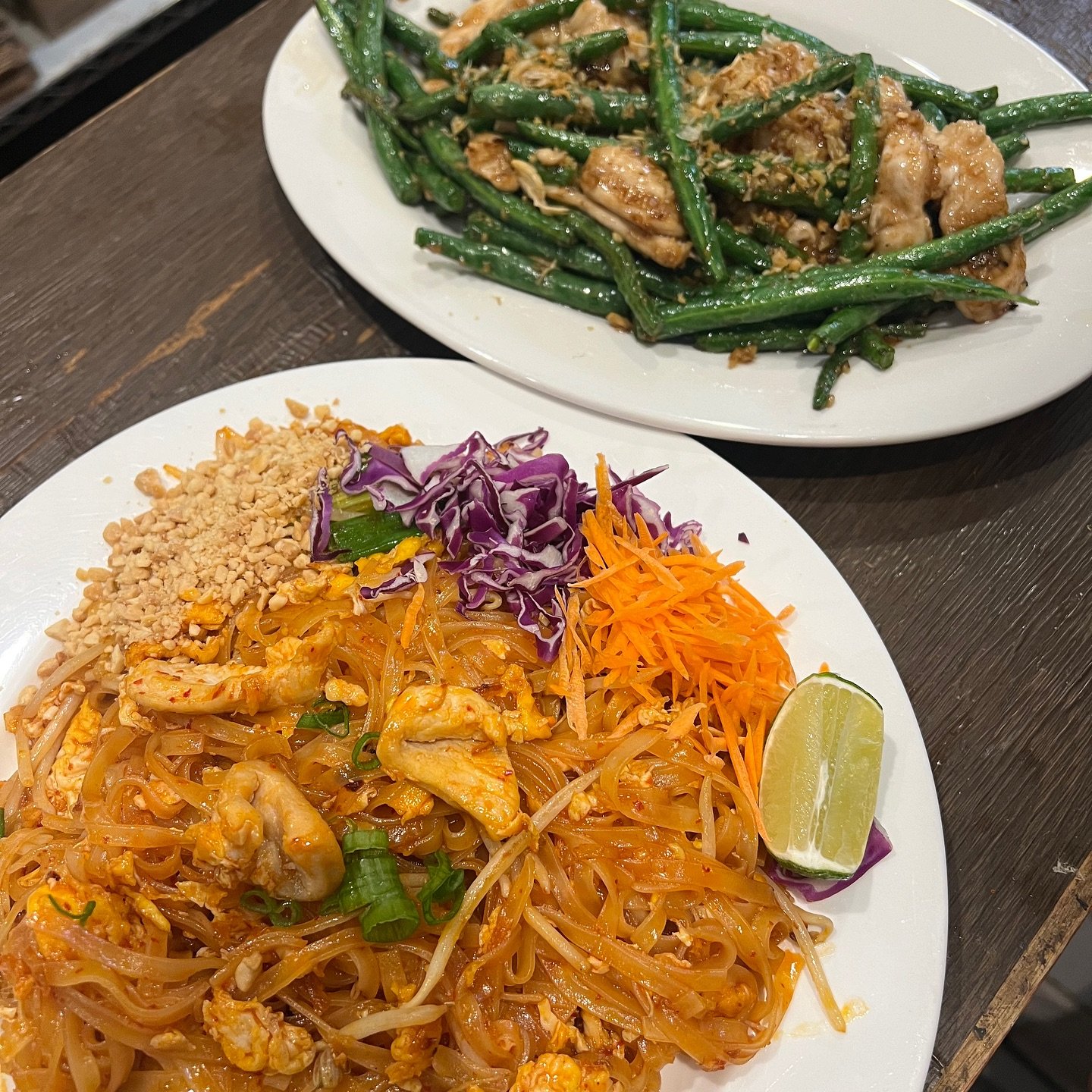 Love this sweet and savory Pad Thai! So flavorful and perfect. Give it a try and you will fall in love 🧡
&bull;
&bull;
&bull;
#padthai #padthainoodles #thaicuisine #thaifood #thaifoodie #thaifoodstagram #thairestaurant #thaifoodlover #woodlandhillsc