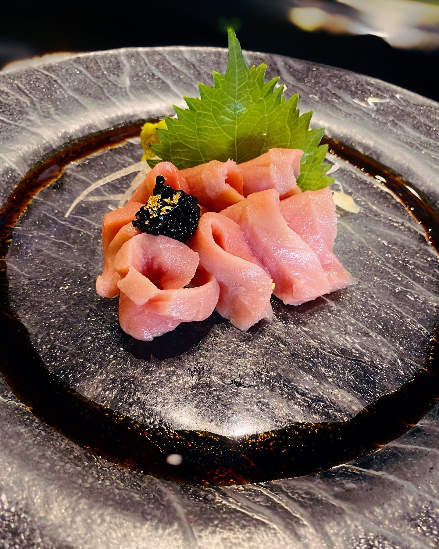 For the love of Toro sashimi and golden moments 🌟🍣 
&bull;
&bull;
&bull;
#torosashimi #sushi #delicious #deliciousfood #sushilovers #sashimi #sashimilover #sushibar #freshsushi #redgingersushi #woodlandhillsca #seafood #freshseafood