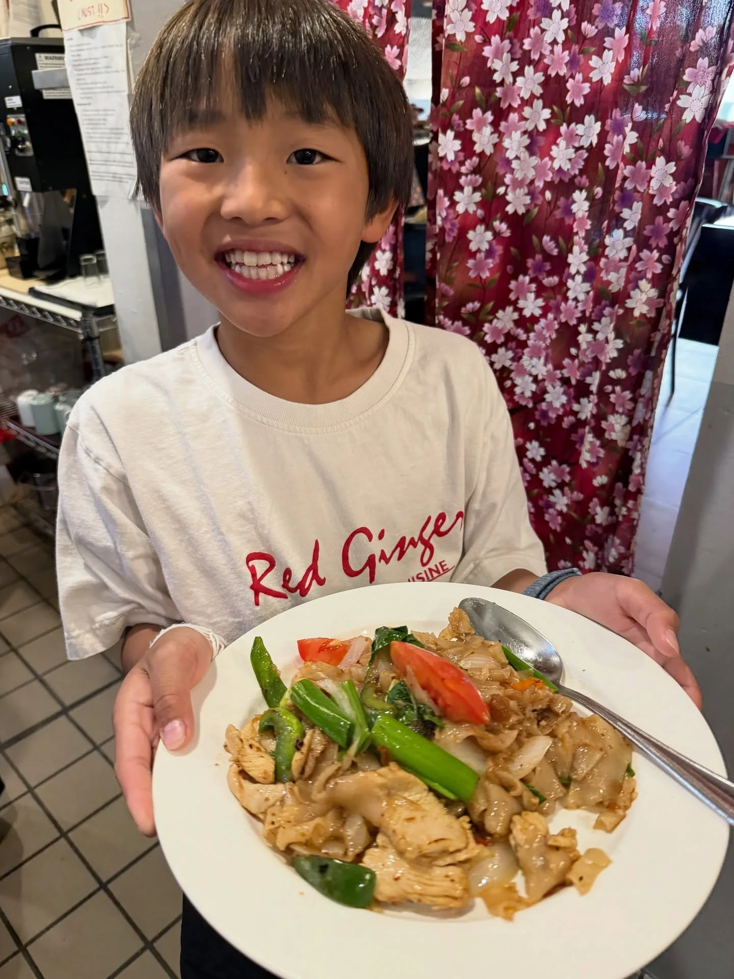 Love at first slurp 😍🥢 Spicy &amp; saucy drunken noodle (Pad Kee Mao)! 
&bull;
&bull;
&bull;
#thaicuisine #thaifood #thaifoodie #thaifoodstagram #thairestaurant #thaifoodlover #woodlandhillsca #redgingersushithai