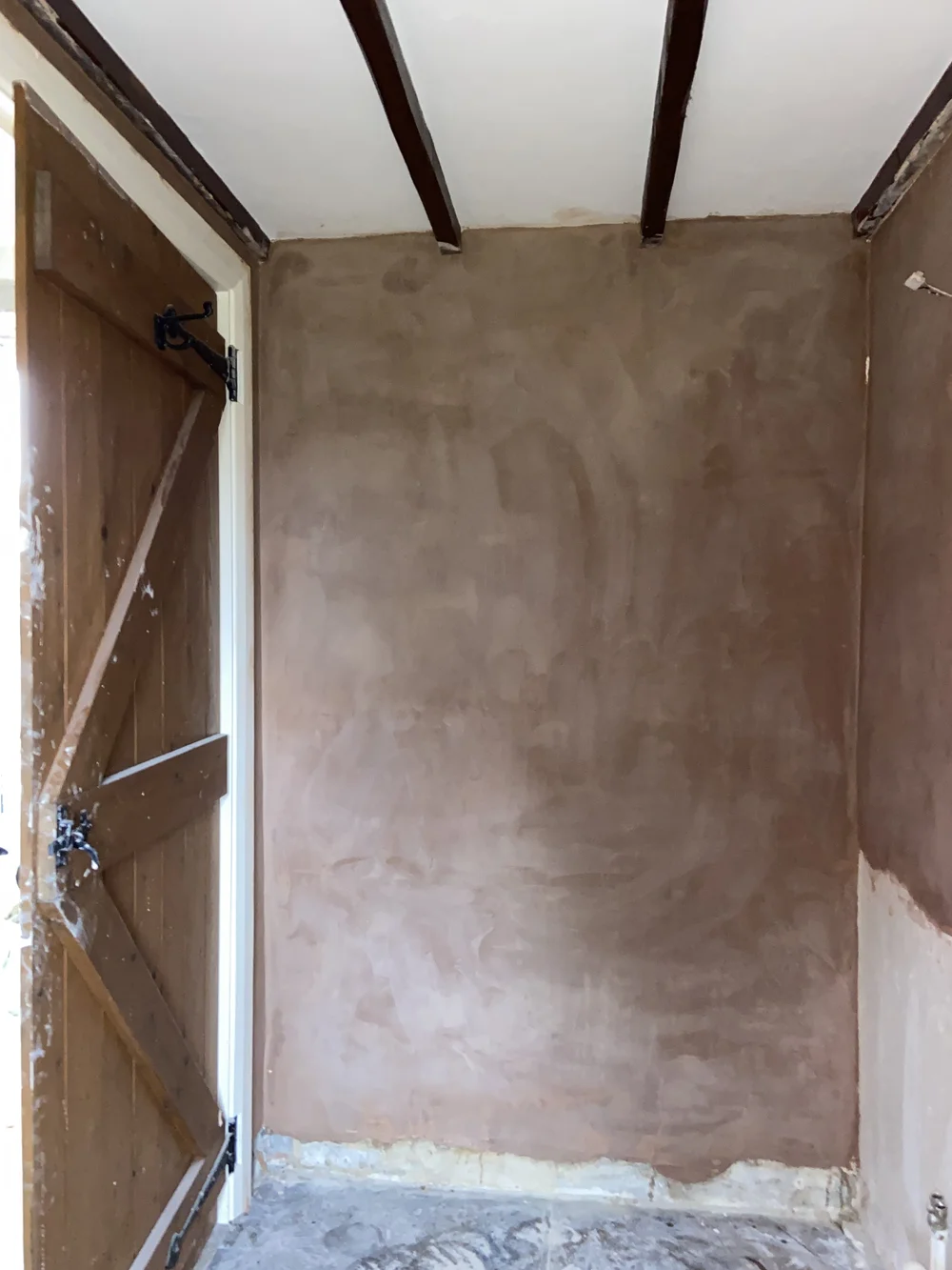 Skimming behind the door