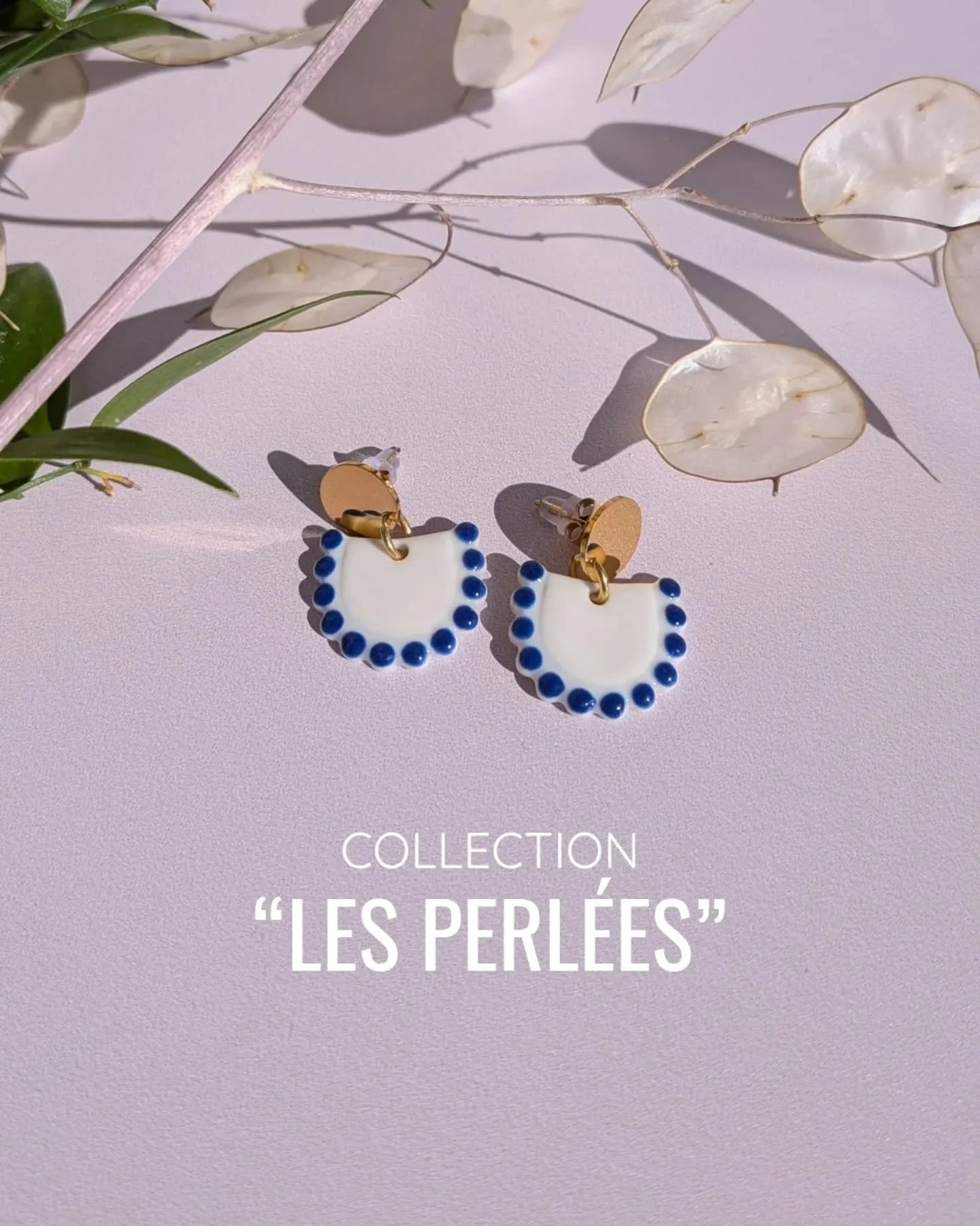 Un m&eacute;lange entre un c&ocirc;t&eacute; tr&egrave;s vintage et la modernit&eacute; de la couleur, pour vous offrir ces bijoux comme des talismans, &agrave; porter &agrave; vos oreilles ou autour de votre cou&nbsp;

Pour cette collection j'ai d'a