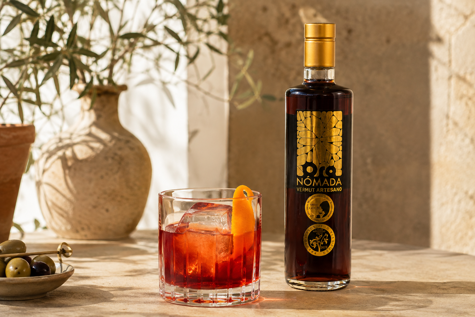 Cóctel Negroni con Oro Nómada Original