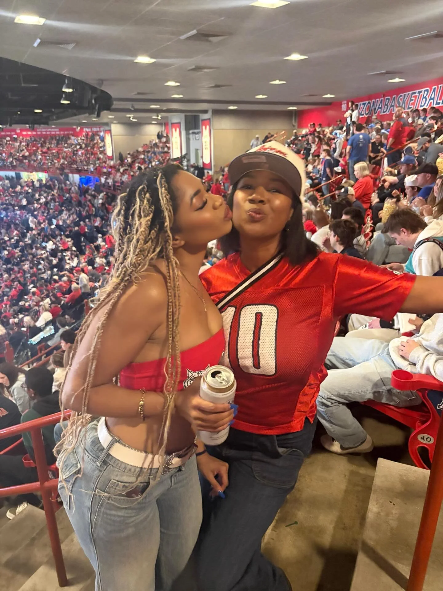 Hoops, hugs n kisses.🏀🤗😘

#mommydaughtertime #beardown #bekind