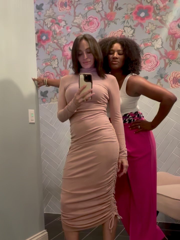 Trial in the Delta&rsquo;s (almost) closing weekend went like:

GNO at @tickledpinkchicago to support @jodiafyfe and Chicago Foundation for Women.

Dancing in heels for hours &rarr; acupuncture. 😆

Squeezes and giggles with @aprilpddd.

Old school f