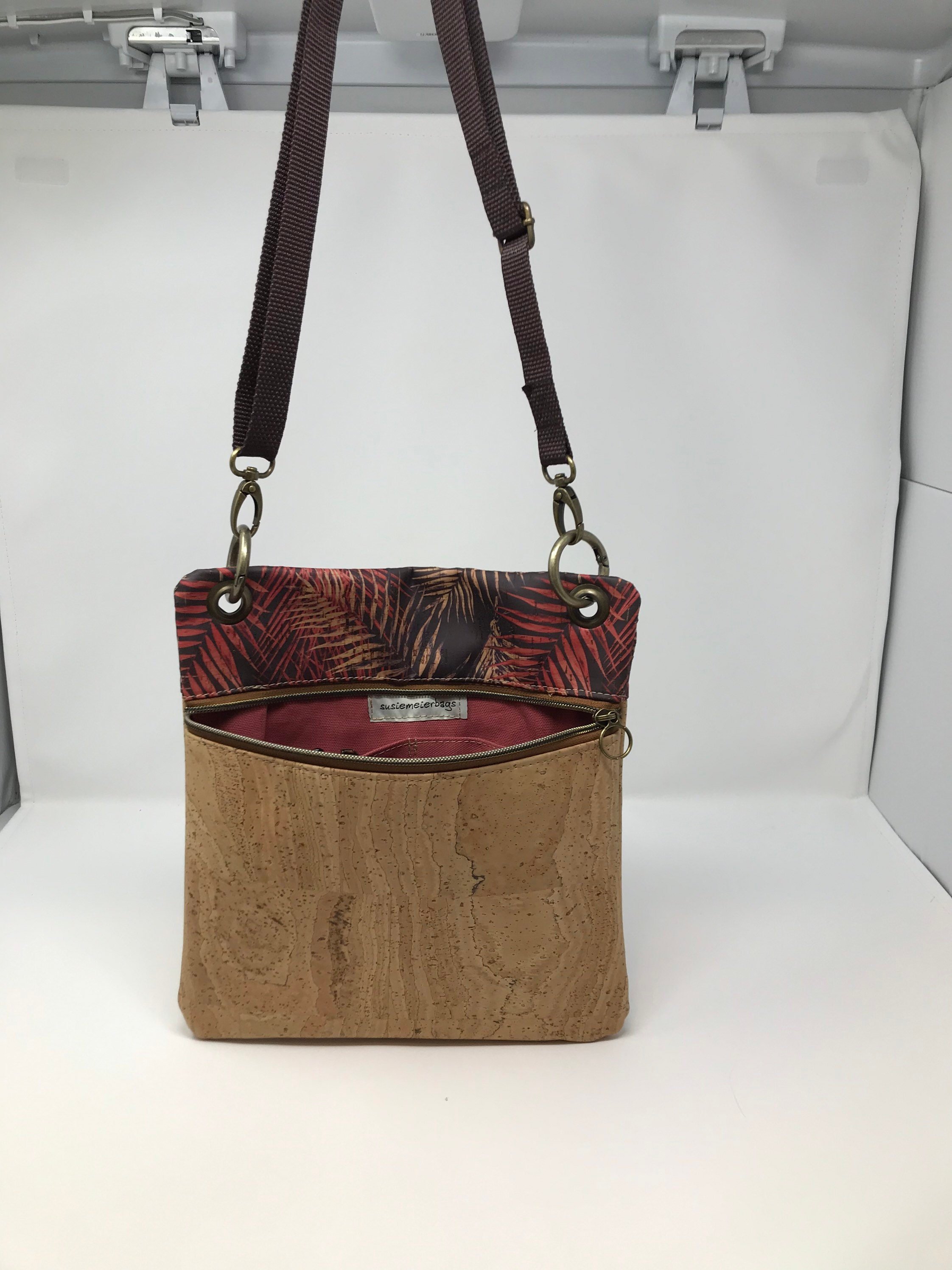 https://i.etsystatic.com/10246670/r/il/d8956d/2403150850/il_fullxfull.2403150850_6q1t.jpg