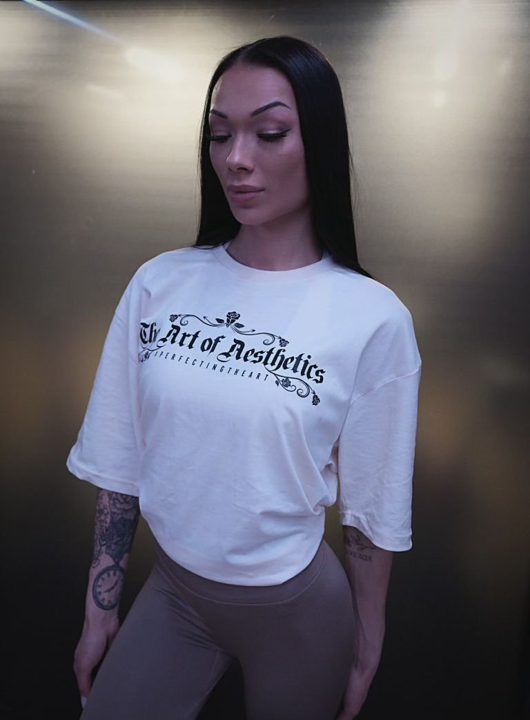 The_Art_of_Aesthetics_UNISEX-Oversize_T-paita_Jenna.jpeg
