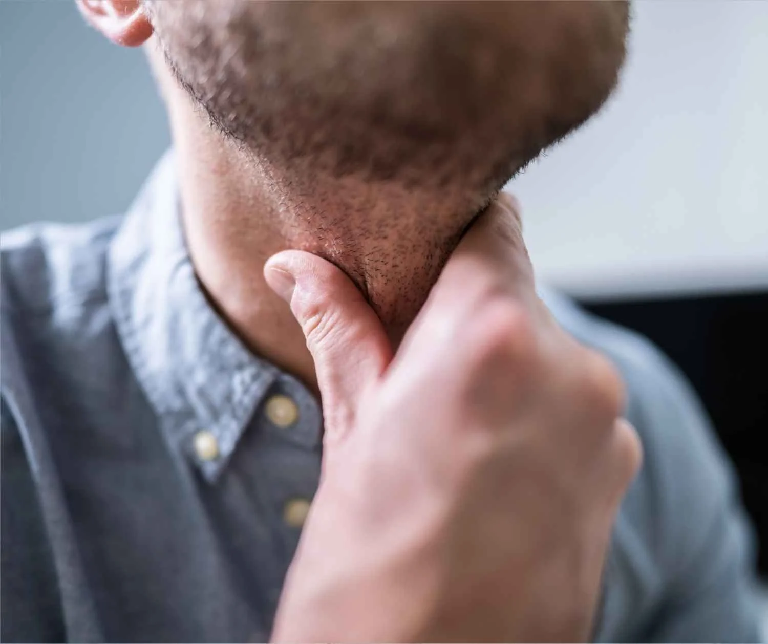 Why Does My Throat Feel Tight When I Talk? Causes of Throat Tightness and How to Relieve It