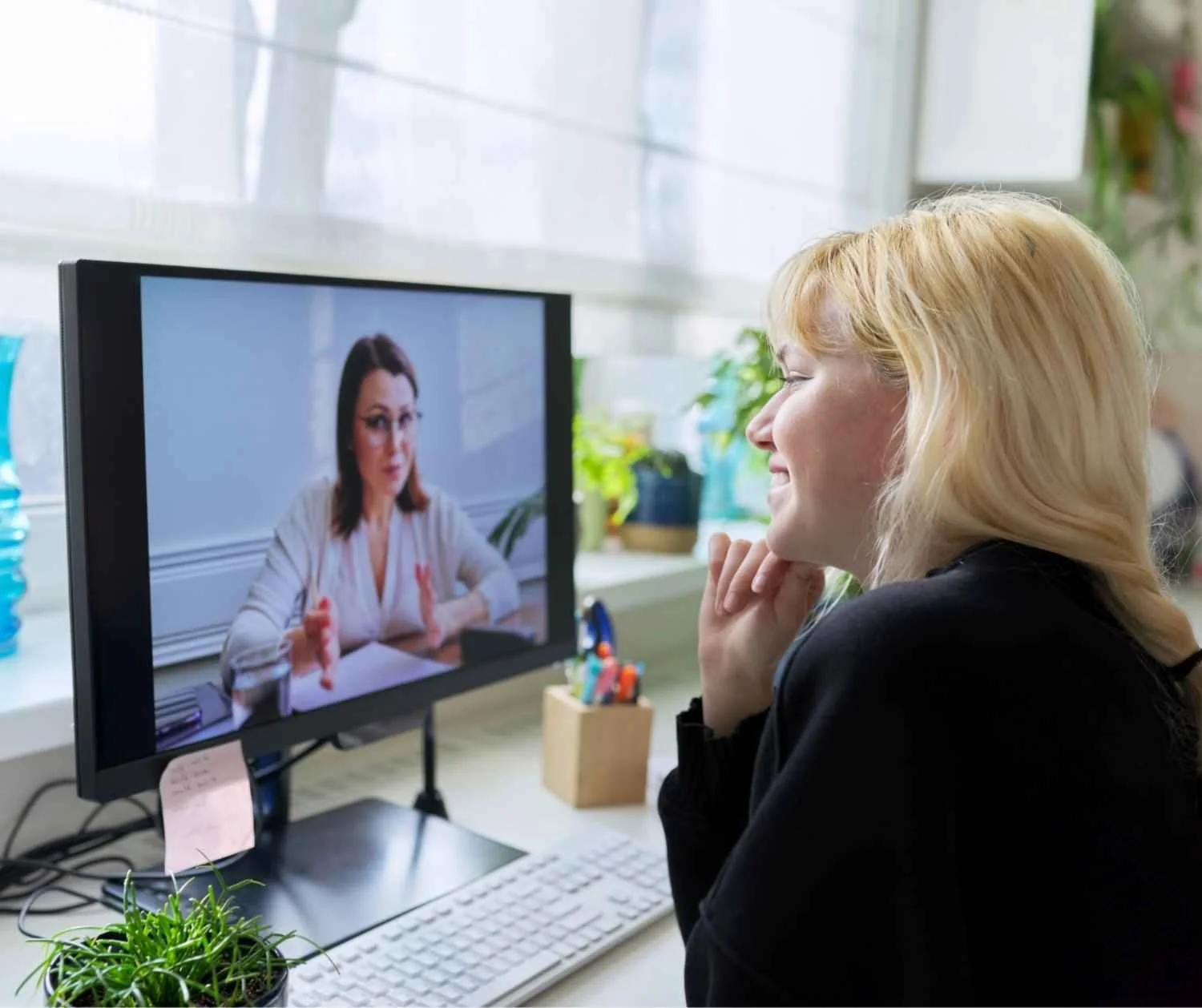 A real online communication-coaching session — an adult on a video call, focused, at home or a desk