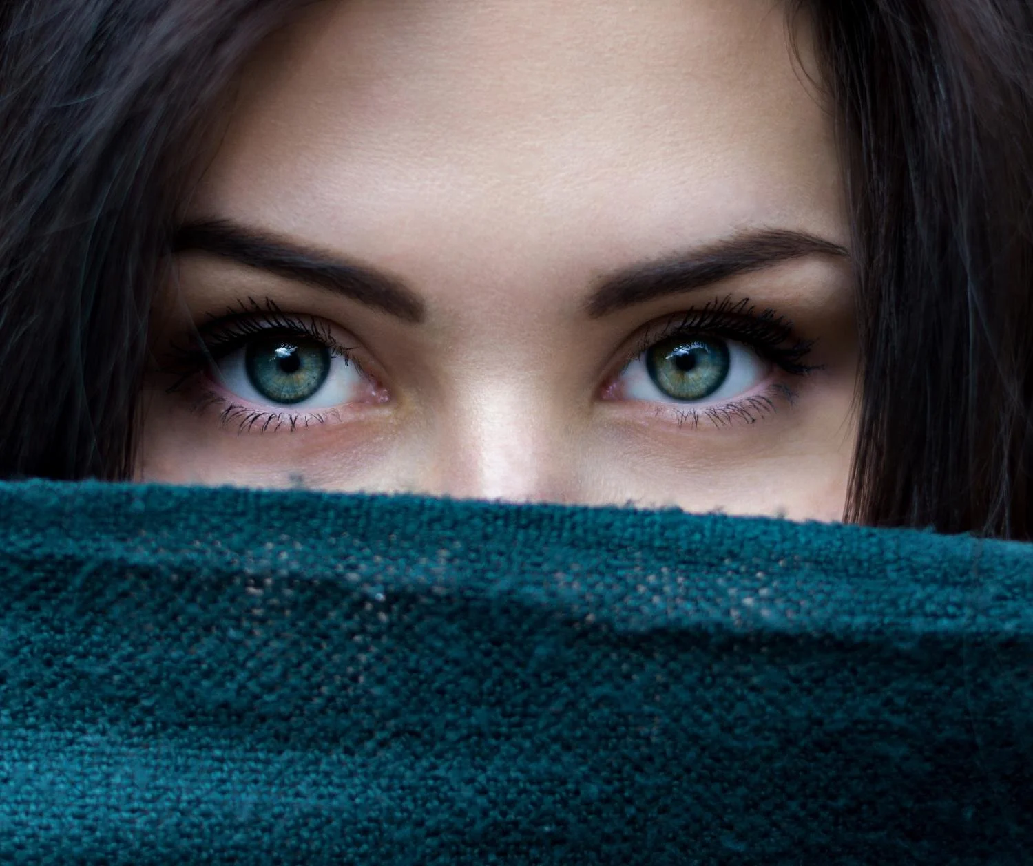 The Role of Eye Contact in Communication Skills