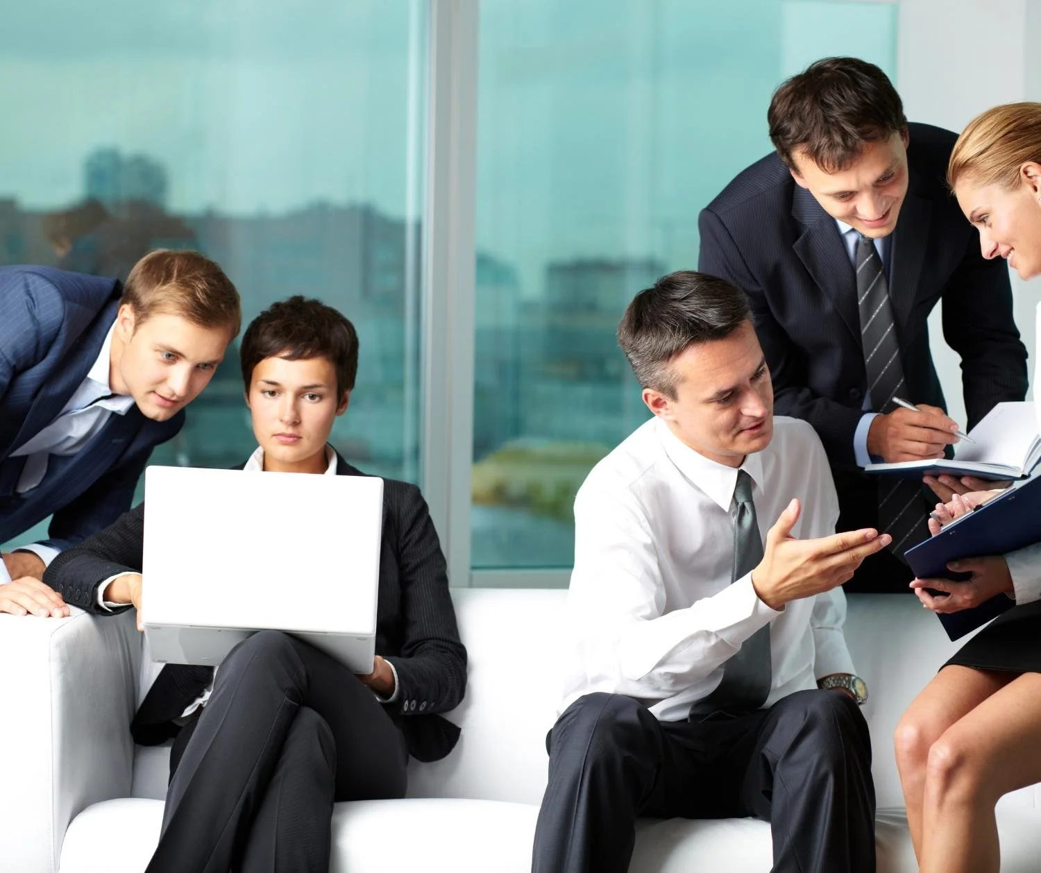 Group Training or One-on-One Coaching: Which Fits Your Team?