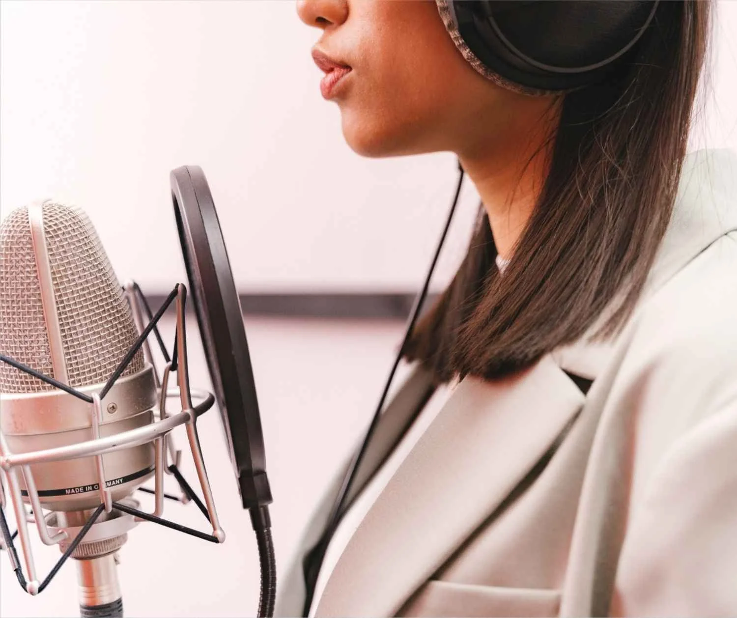 How to Control the Pitch of Your Voice for Singers