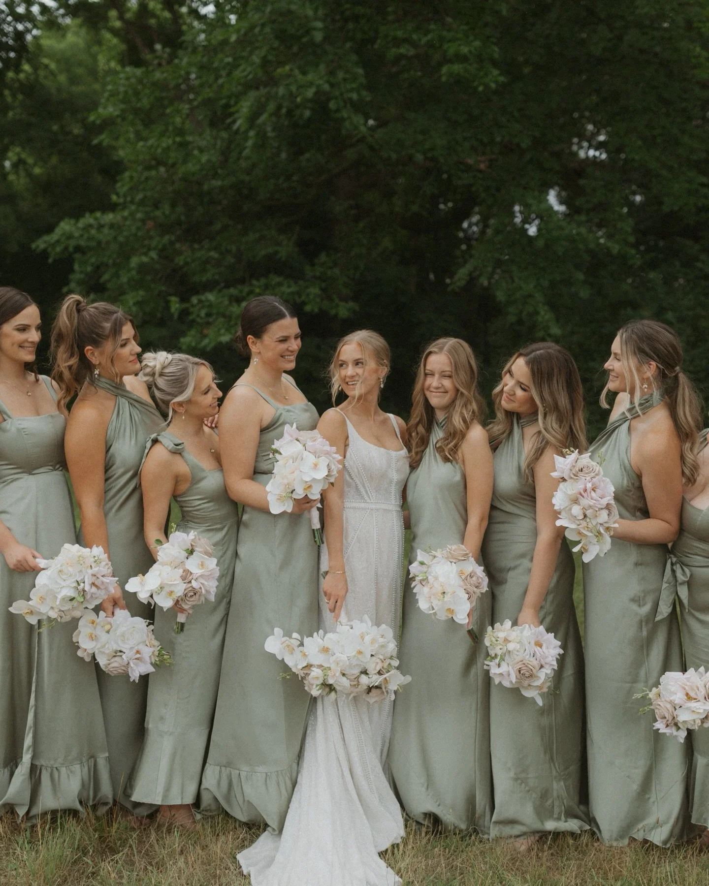 Almost May, almost wedding season 🕊️

Second shot for @jennaborst 

&mdash;&mdash;&mdash;

Northern Michigan Wedding Photographer, West Michigan Wedding Photographer, Grand Rapids Wedding Photographer, Michigan Wedding Photographer, Destination Wedd