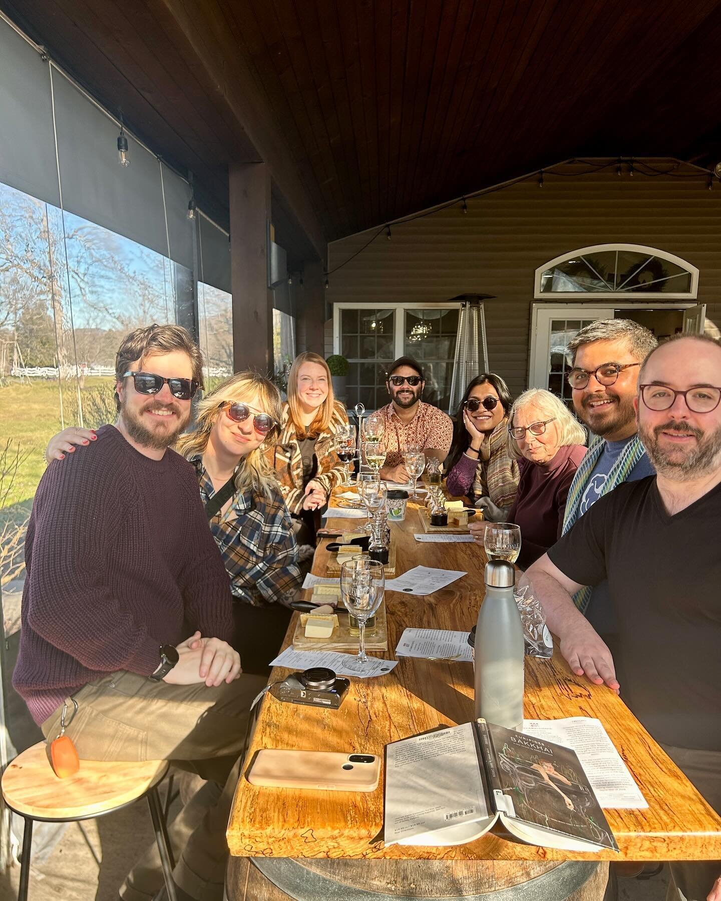 A cozy retreat to the Flying Pig Farm 🐷 started with some team bonding with @telostravel @luxeamy and rolled into the weekend with a crew! We ate well, sat by the fire, pet pups, antiquing &amp; vintage shopping and Sunday funday&hellip;. 🥰