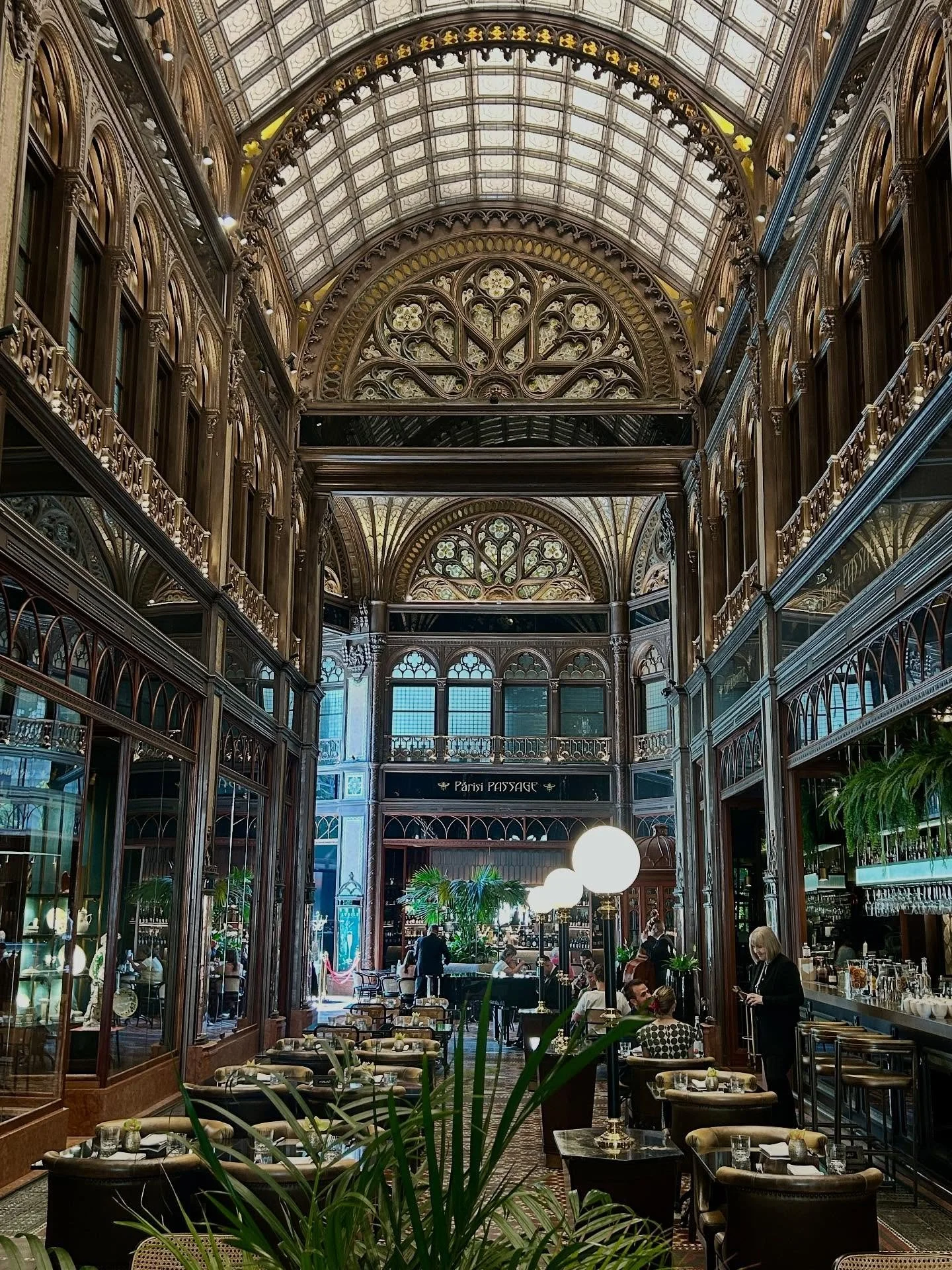 Wandering around Budapest again on a gorgeous day. Sips a few glasses of wine, checks property listings...I could live here. Anyone else do this? 

At least there are nonstop flights from @phl_airport starting next summer and @parisiudvarbudapest on 