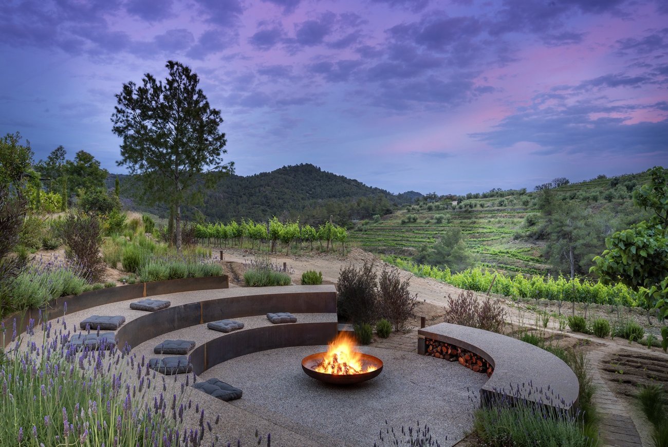 -gran-hotel-mas-den-bruno-amphitheatre-at-sunset-over-vineyard-web.jpg