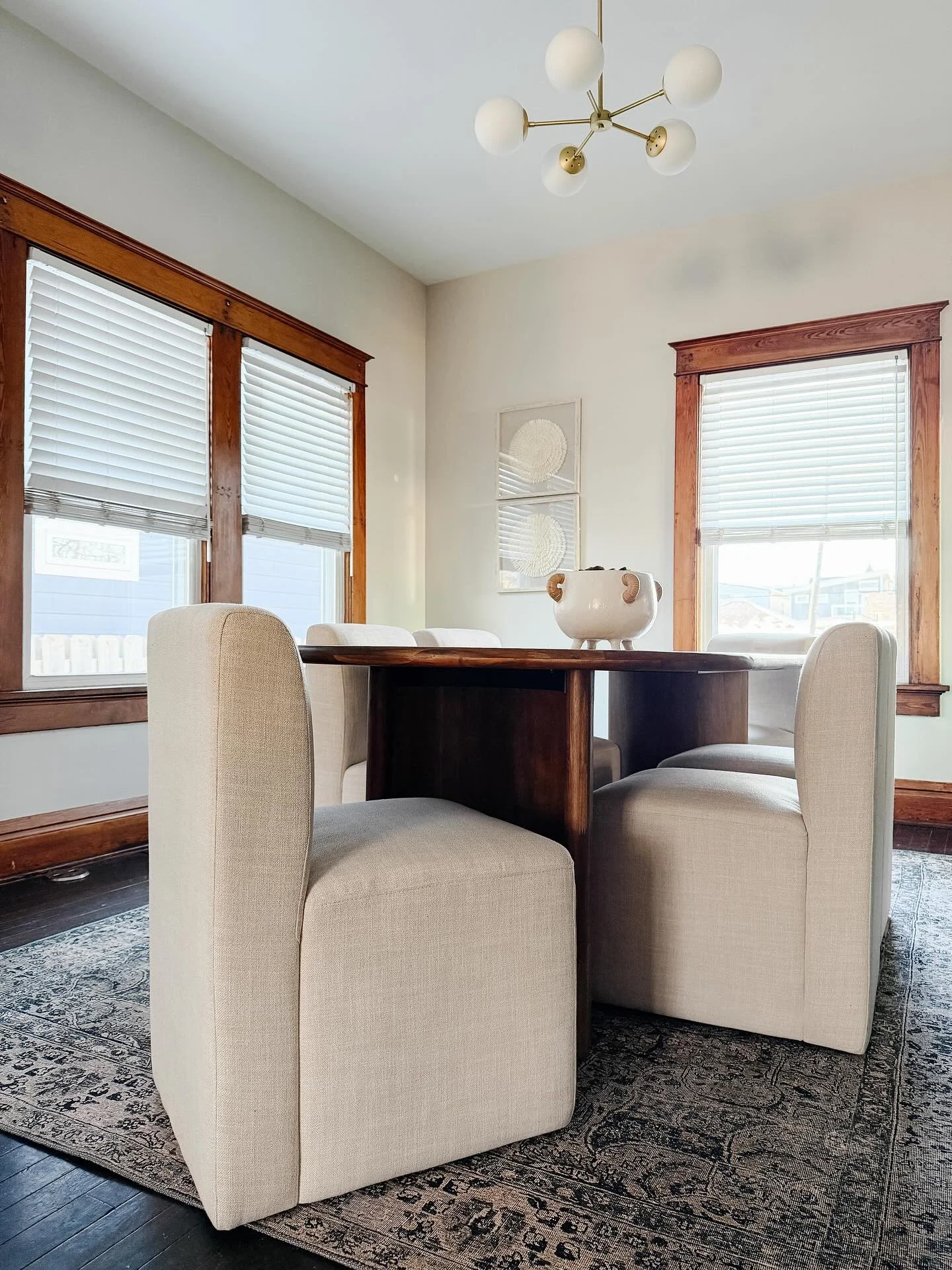 I&rsquo;ve been a bit behind on posting our projects! But wanted to quickly share today&rsquo;s staging install in Fountain Square. 😍 Beautiful property coming to the market soon. @mollyhadley