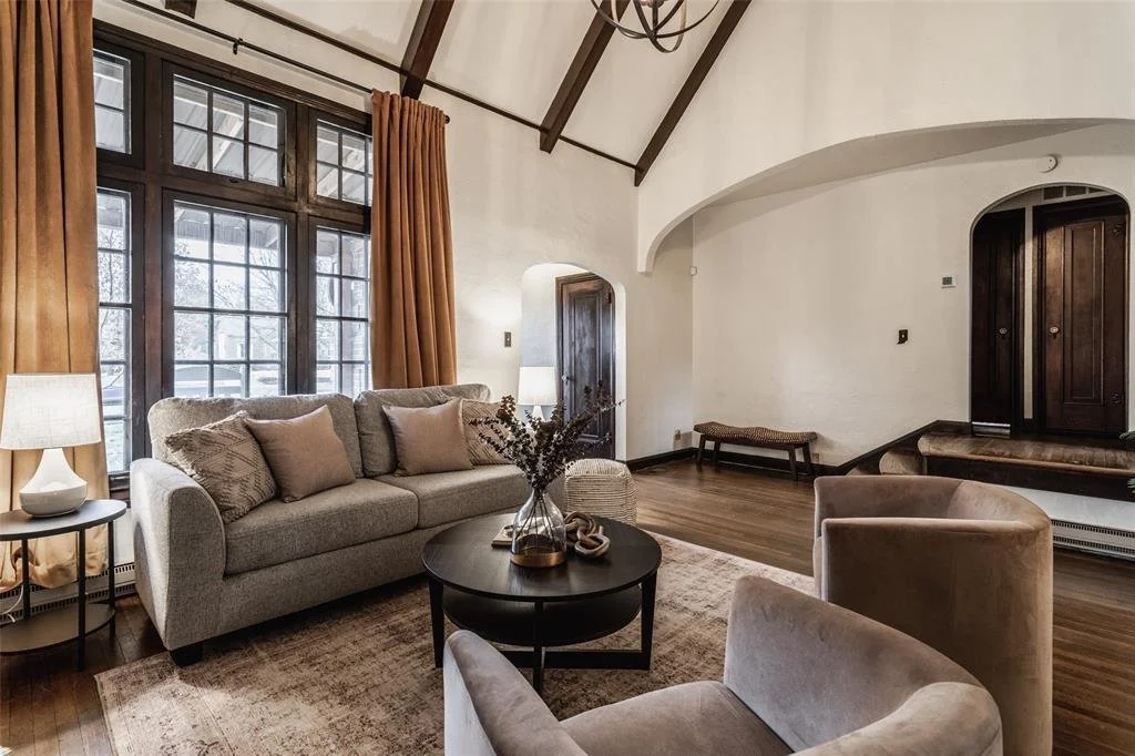 Koti Design Co home staging and short term rental styling and design. Indianapolis, Indiana