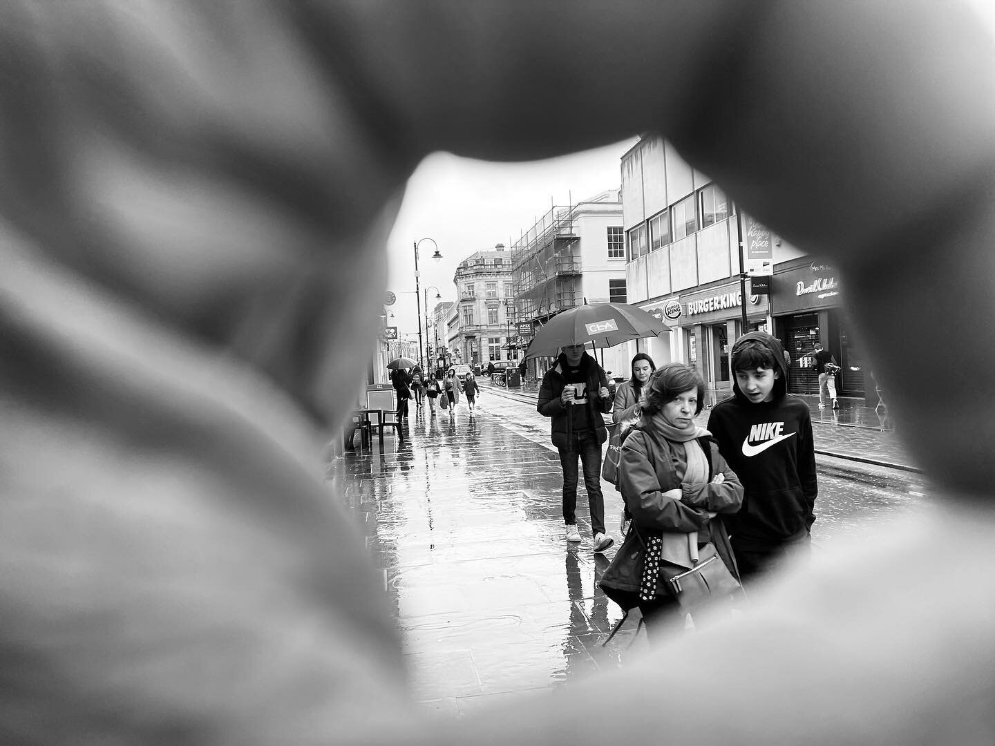 Visions through the Lens 

&ldquo;Rainy Sunday&rdquo;

#rainysundays #bemorewithluciano #cheltenhamtown #gloucestershire #blackandwhitephotography #iphoneshots #peopleandplaces #wetdays #winterdays #greyweather