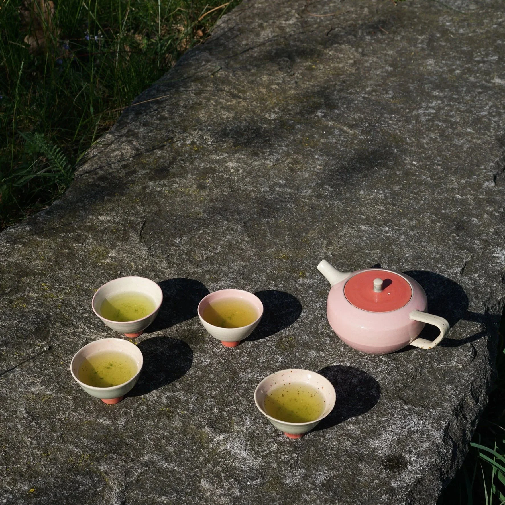 Teekeramik, Teekanne und Becherchen, rosa, rot