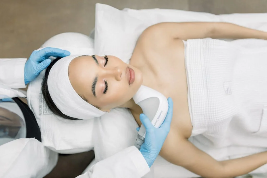 Endymed's 3-Deep V-Lift Facial (50 mins)