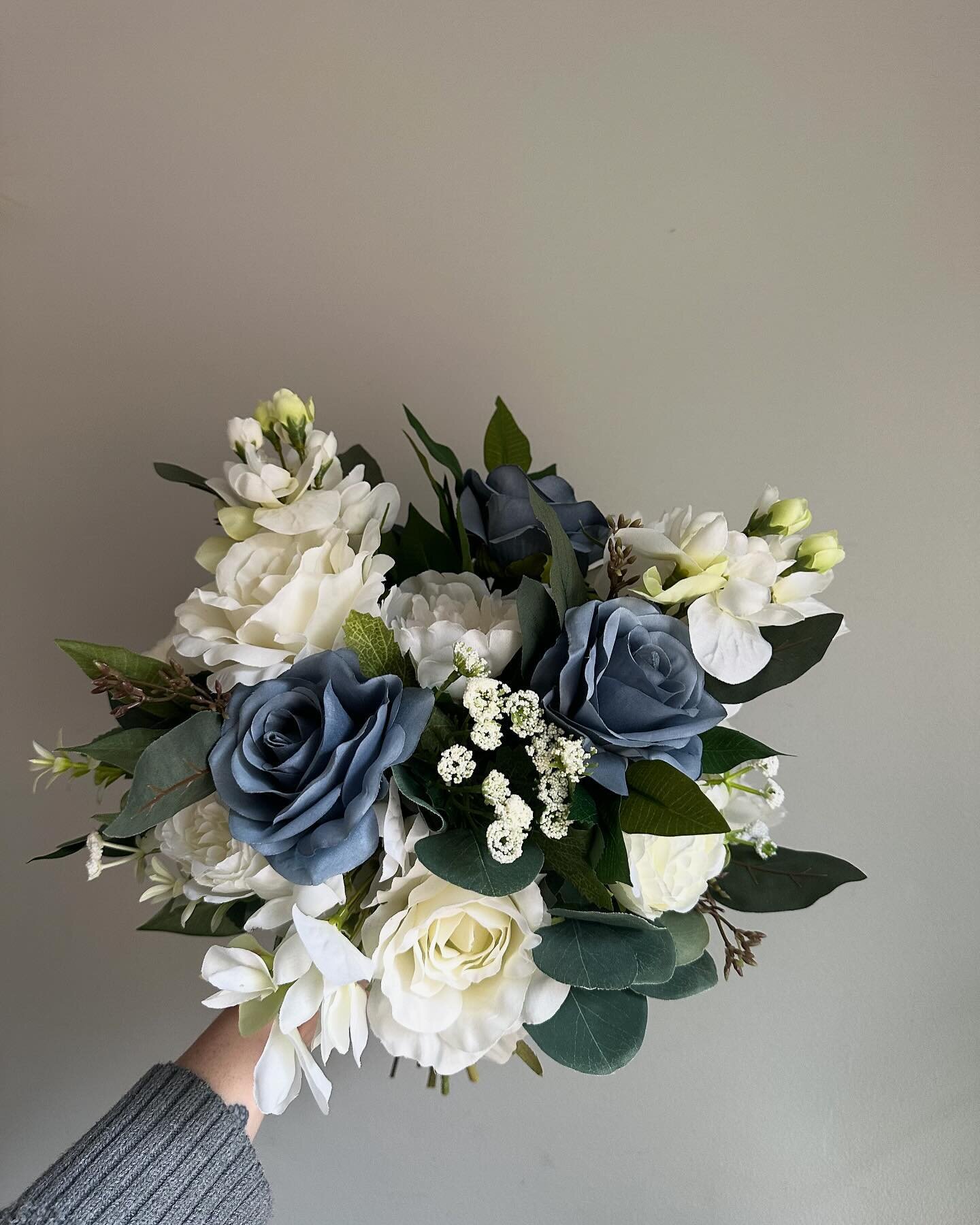 A gorgeous dusty blue and ivory bouquet ✨

Ive been working on a lot of orders lately that have been using the rental bridal party flowers paired with a custom bridal and groom bout for the bride and groom to keep! This seems to be the popular pairin
