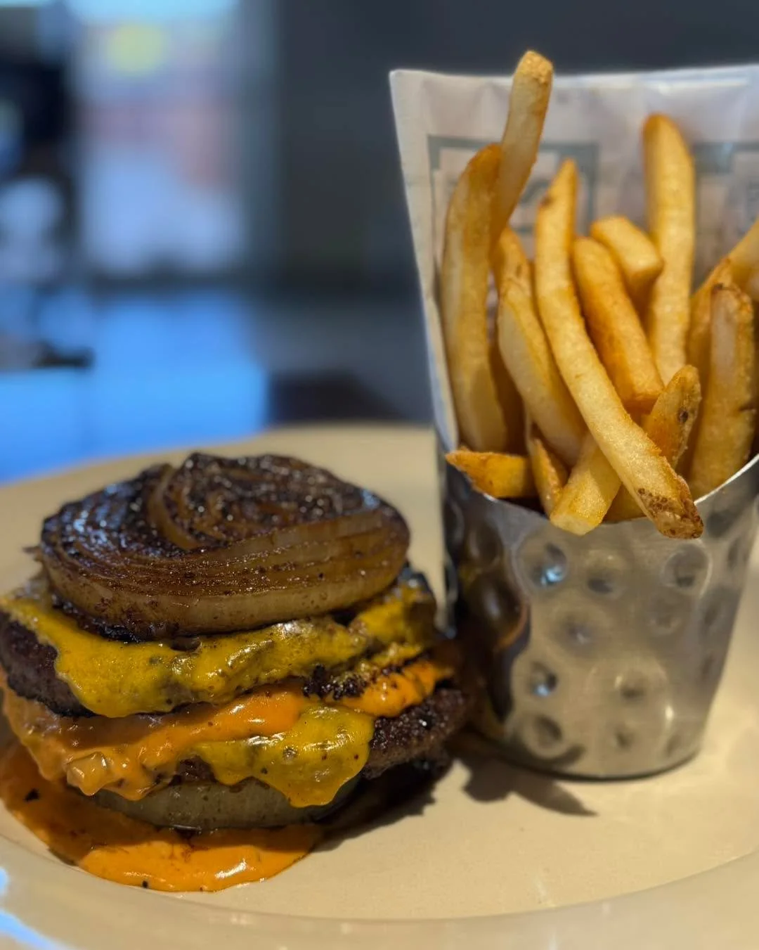 All the flavor, none of the bun. The Flying Dutchman is our better-for-you burger option, stacked with bold flavor but served bun-less so you can keep things a little lighter without missing out on the good stuff.

Juicy. Savory. Straight to the poin