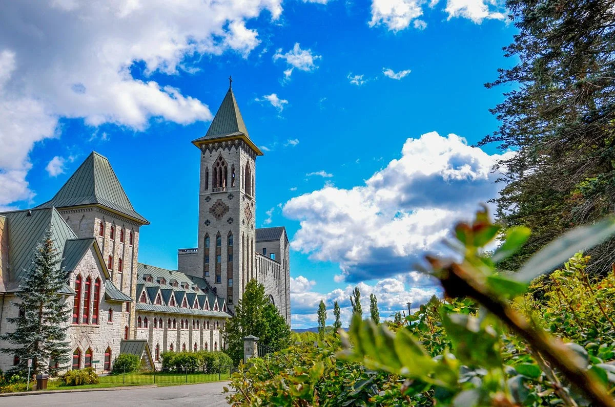 abbaye-saint-benoit-du-lac-2651864.jpg