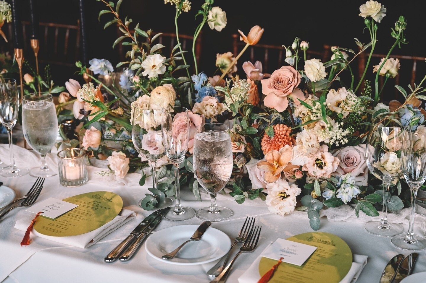 Some happy spring florals to remind those of us in New York that warm weather is just around the corner (...right?!) ☀️

Planning: @veronicajoyevents
Photography: @robertcarlonewyork
Florals: @oneflowerbyl
Paper &amp; Signage: @jubileepaper
Venue: @t