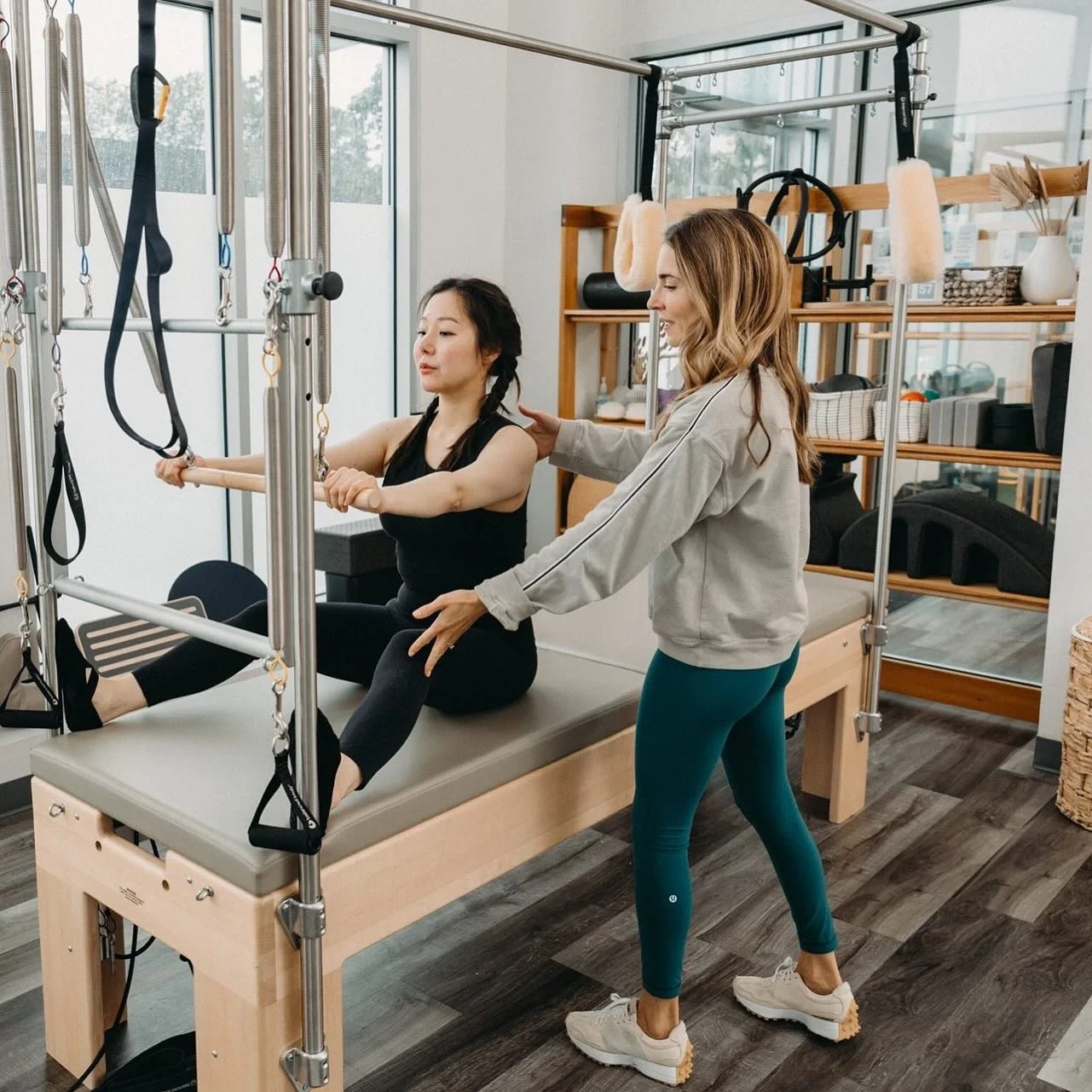 The Pilates Rx &amp; Proprioception: How to train your body&rsquo;s internal GPS 🧭
Every day, we step over curbs, catch our balance, or reach for a glass of water often without thinking twice about it. But what is really behind these seemingly innat