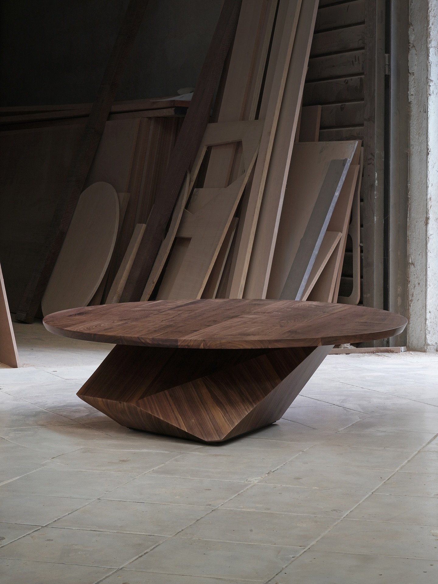 With Solace, we wanted each coffee table to tell its own story. The natural grain of walnut wood means every piece is unique, just like a handcrafted sculpture.

&mdash;
For inquiries, contact sales@nono.mx 

&mdash;
#NONOFurniture
#designfurniture
#