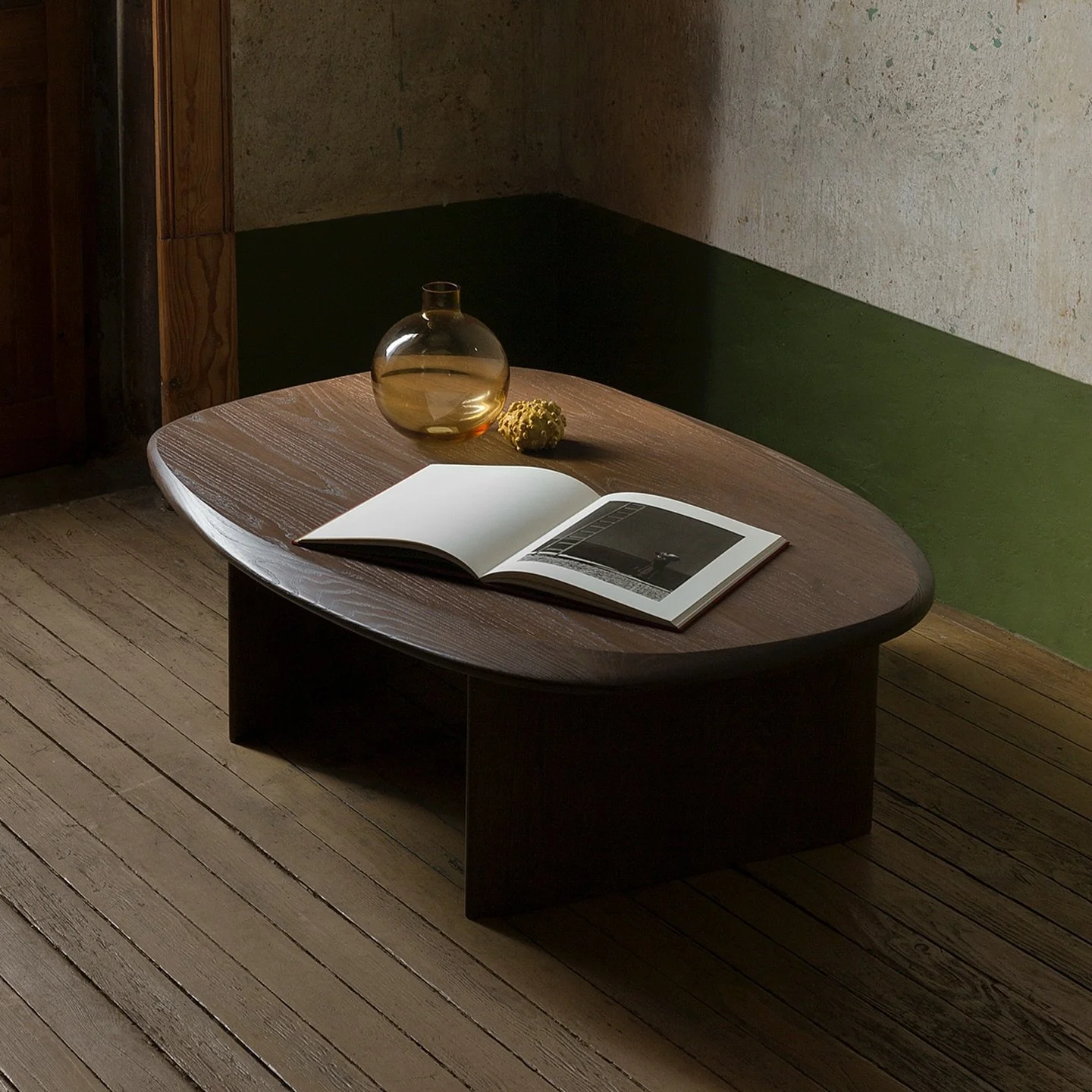 The Duna Coffee Table is a tribute to nature&rsquo;s artistry. Its polished walnut wood surface and elegant lines mimic the tranquil beauty of sand dunes, making it a serene centerpiece for your living space.
&mdash;
For inquiries, contact sales@nono