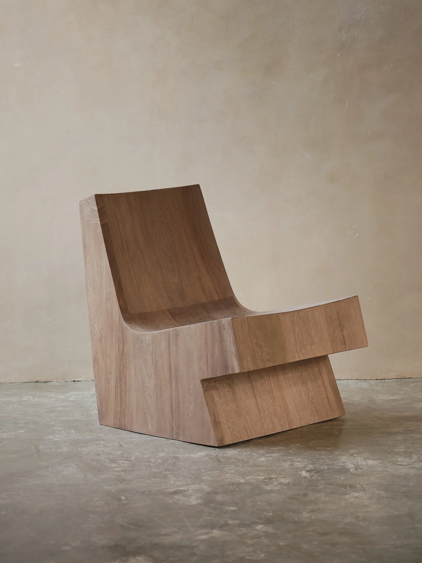 Designing the Muted Lounge Chairs, we aimed for timeless elegance. Each piece is crafted to be both contemporary and classic, with a design that endures through changing trends and styles.
&mdash;
For inquiries, contact sales@nono.mx 
&mdash;
#NONOFu