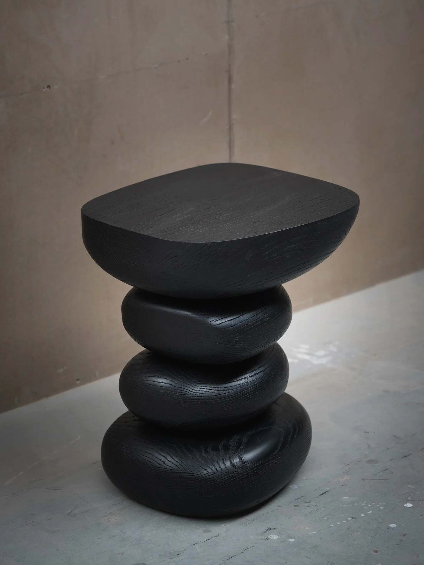 Designing the side tables for the Elefante Collection, we embraced the simplicity and elegance of Mexican Modernism. The clean lines and balanced forms pay homage to Barrag&aacute;n&rsquo;s minimalist approach, making each table a piece of art in its