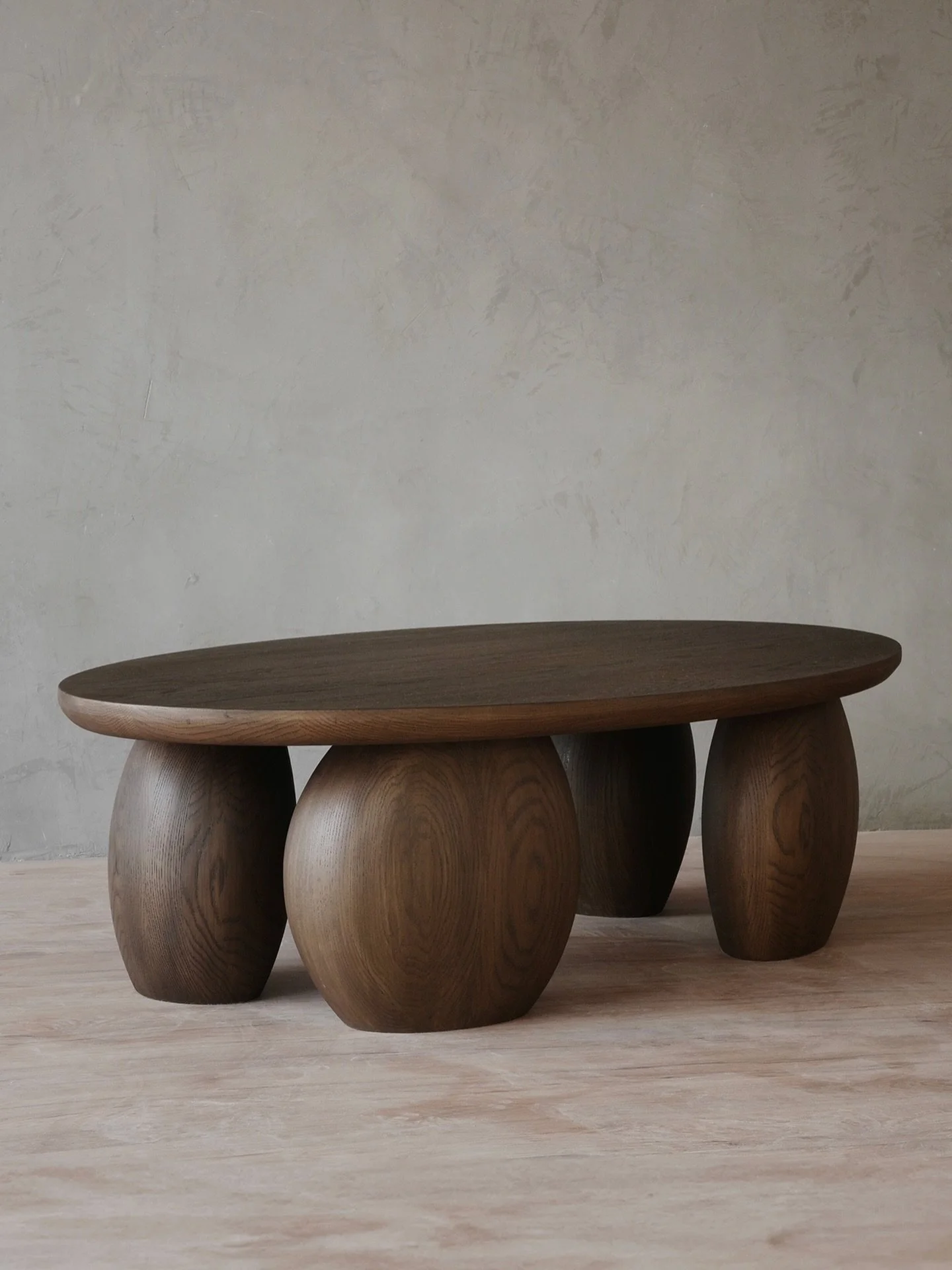 A coffee table has one job. Take the daily landing without fuss. Hands slide in, a cup comes down, and the room keeps its calm because the surface stays steady.

Discover more on www.nono.mx

#NONOFurniture #coffeetable #contemporarydesign #JoelEscal