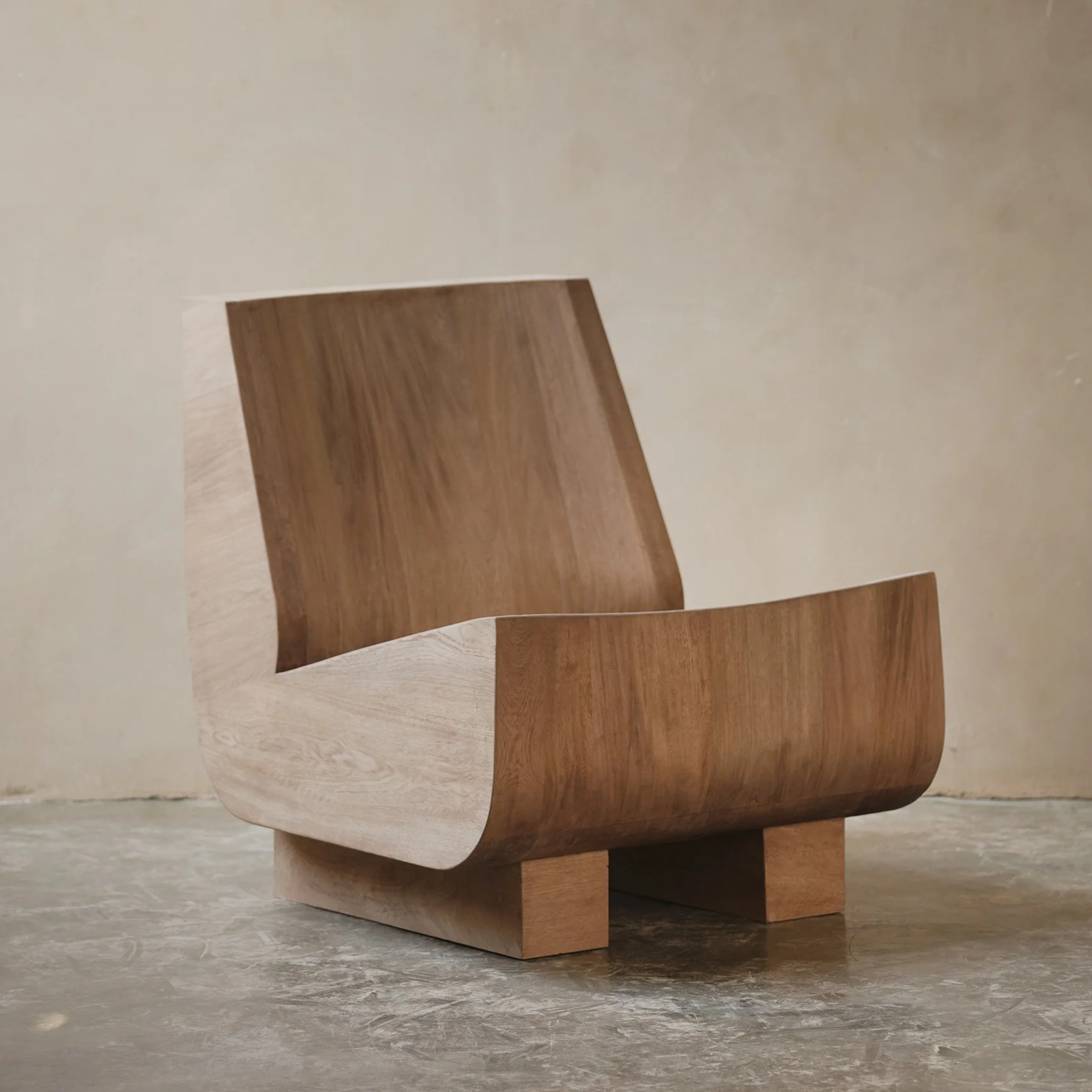 SEATS & LOUNGE CHAIRS